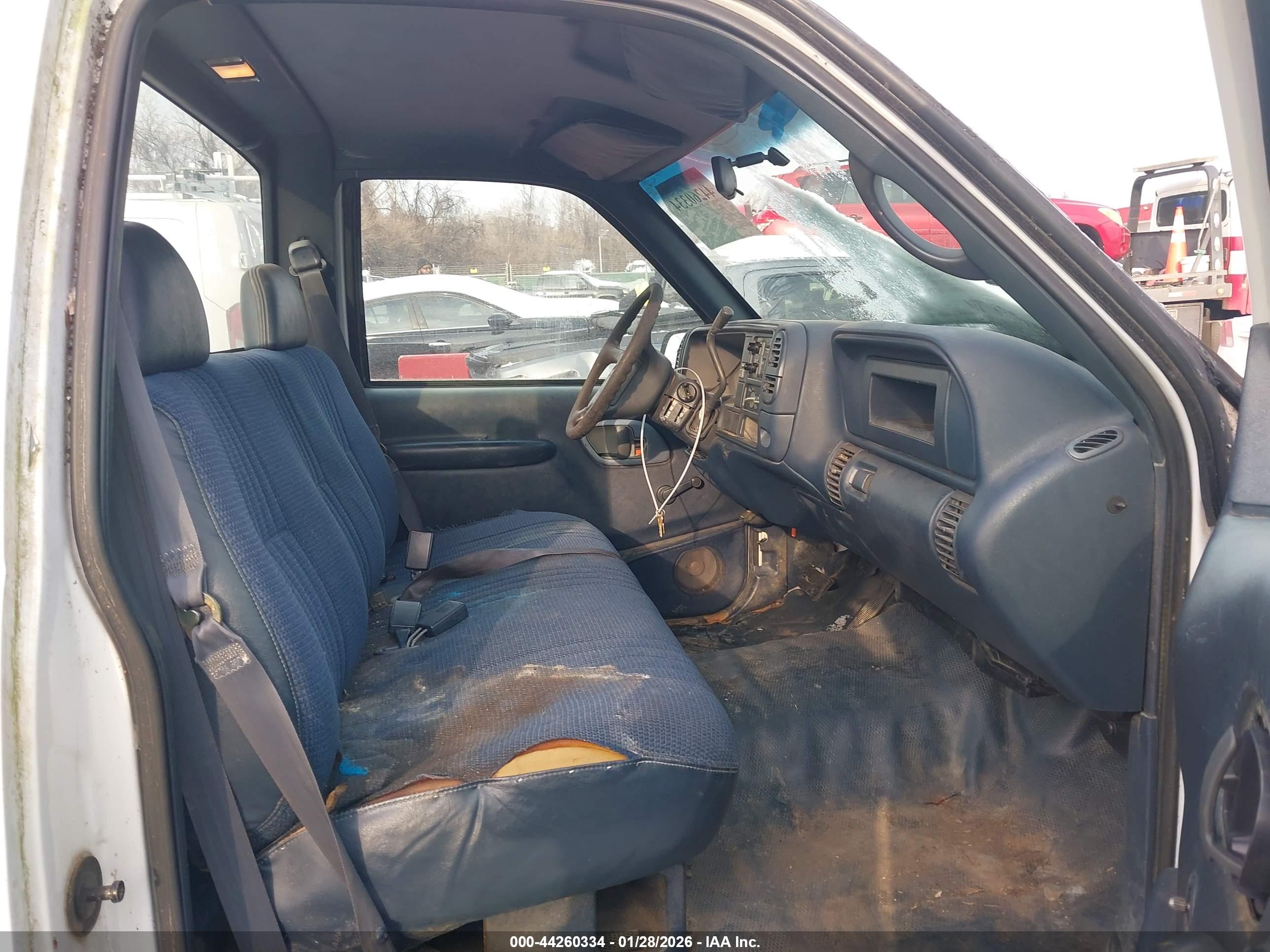 CHEVROLET C2500 image 8