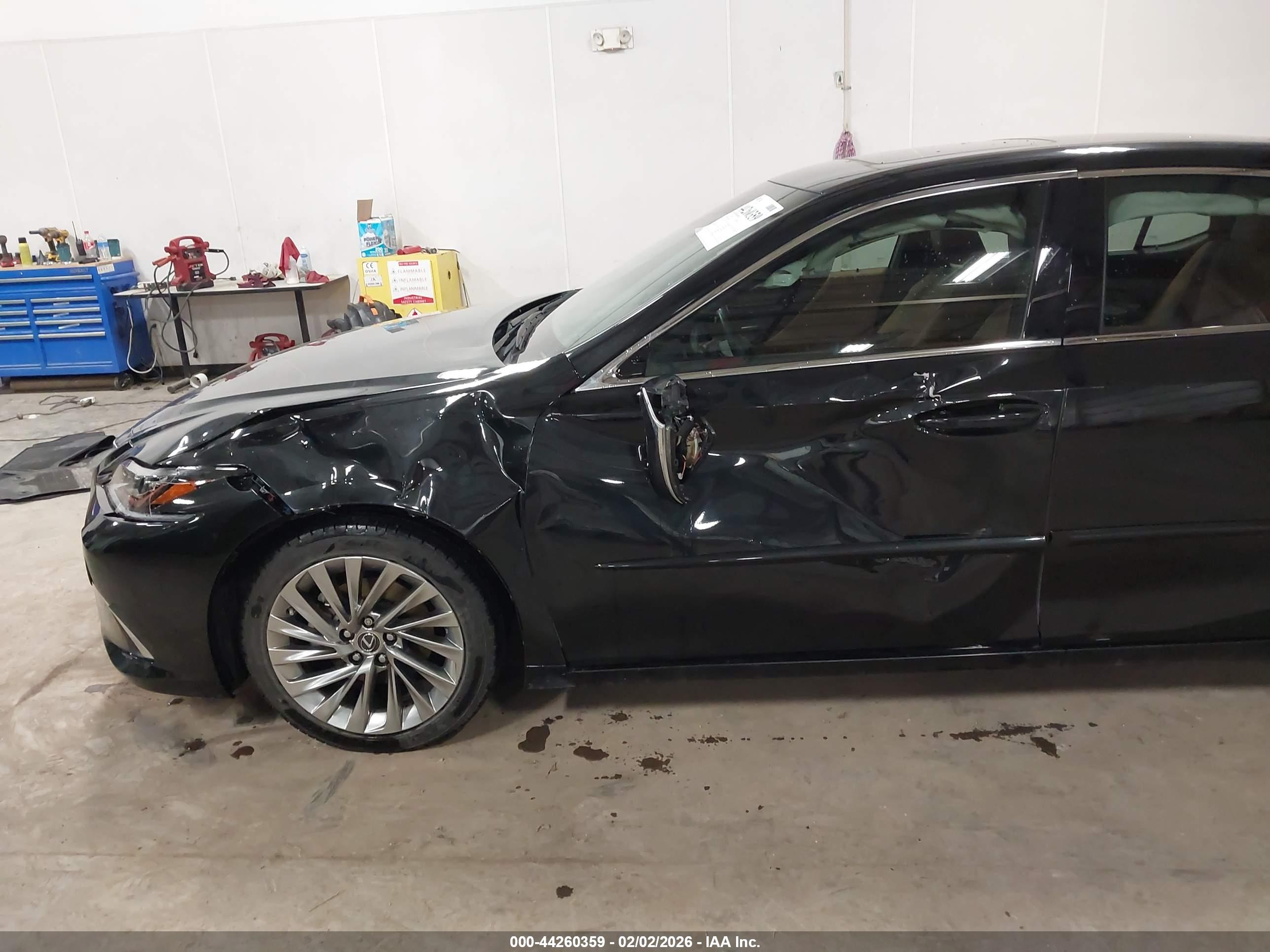 LEXUS ES image 6