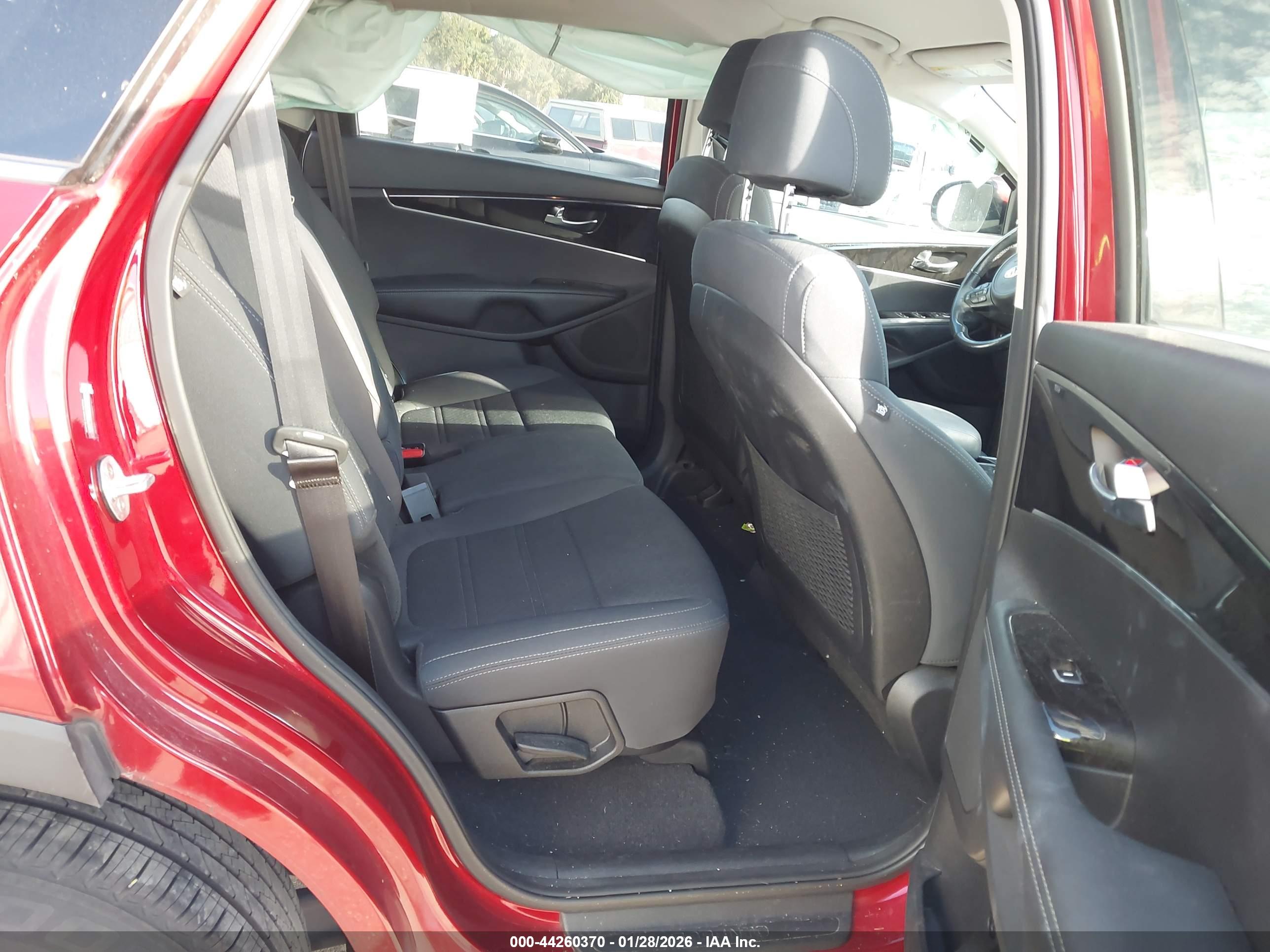 KIA SORENTO image 8