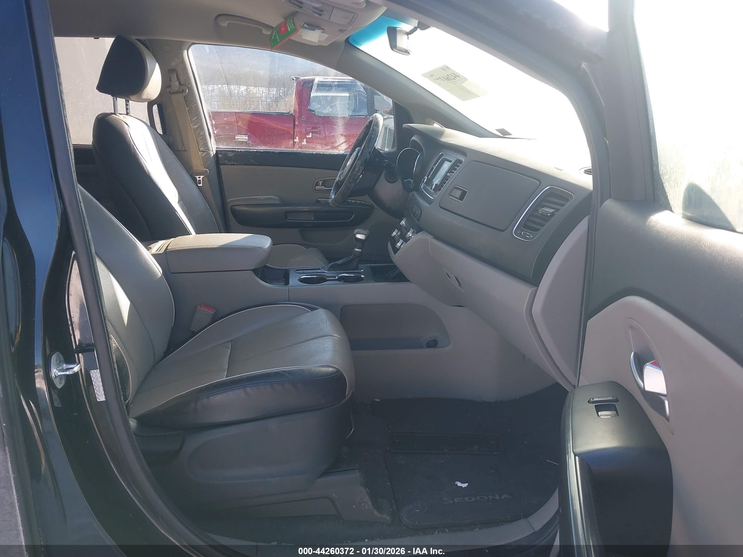 KIA SEDONA image 5