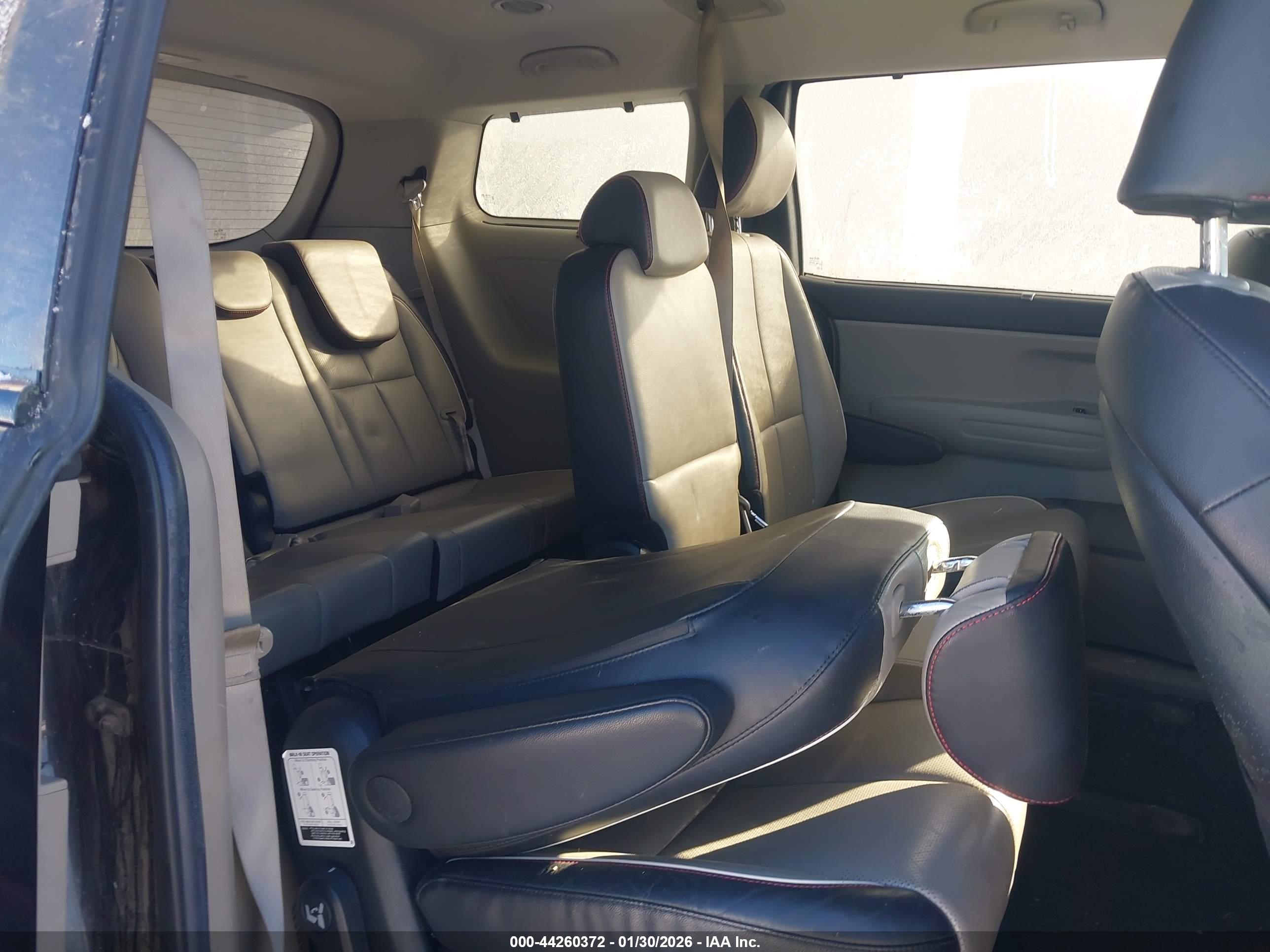 KIA SEDONA image 8