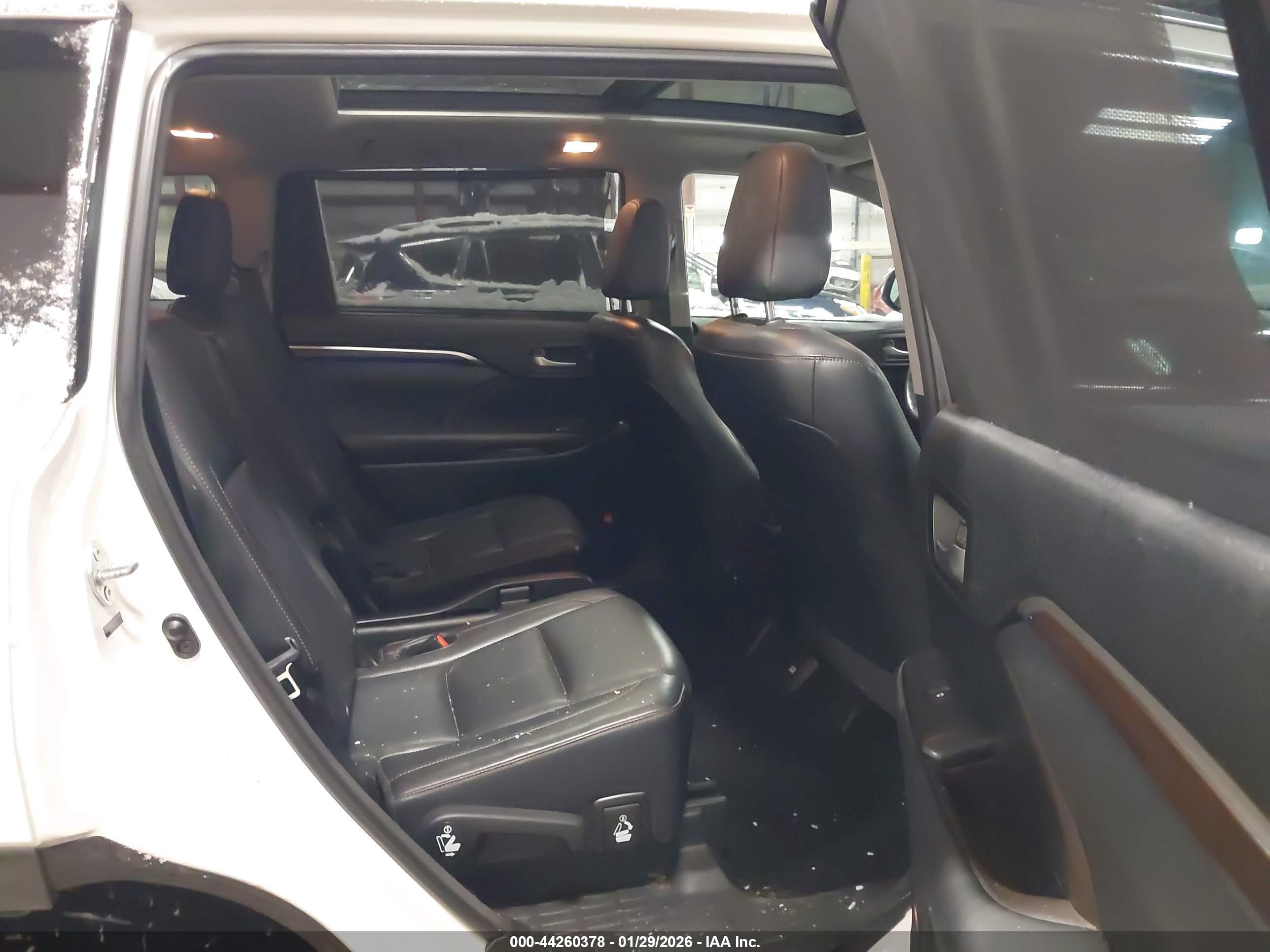 TOYOTA HIGHLANDER image 8