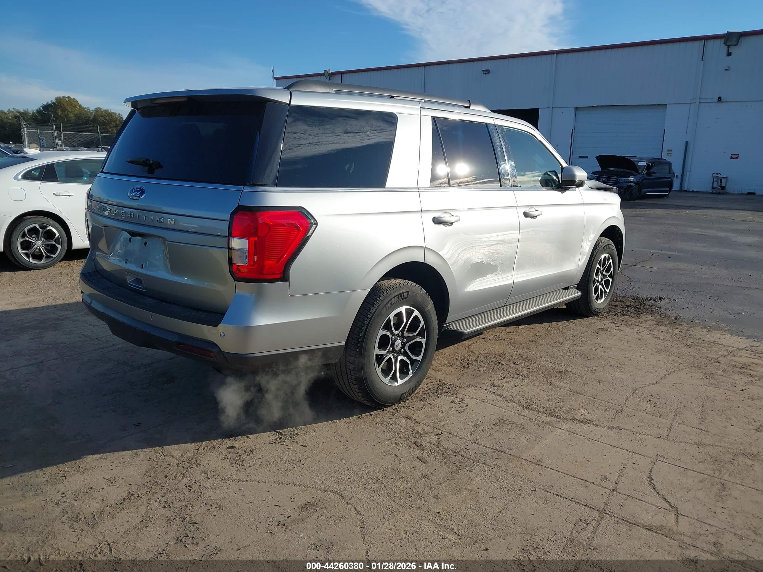 FORD EXPEDITION image 4