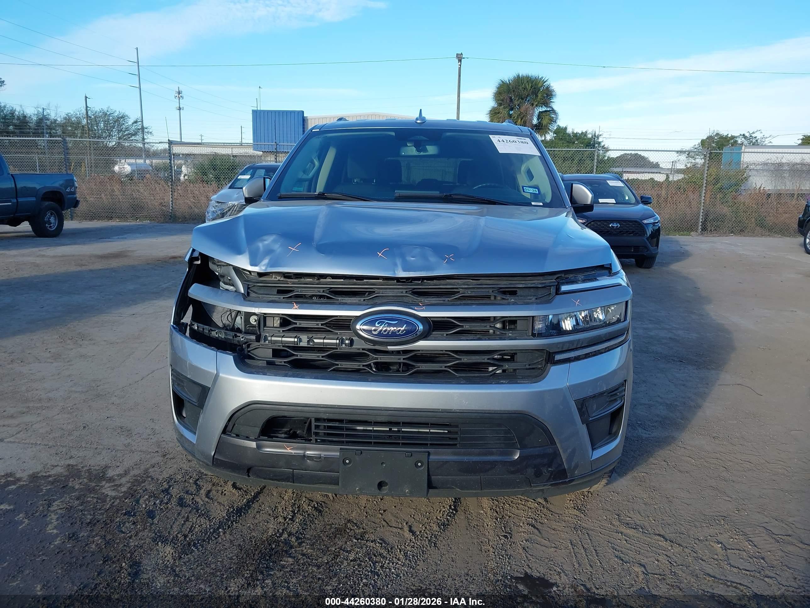 FORD EXPEDITION image 6