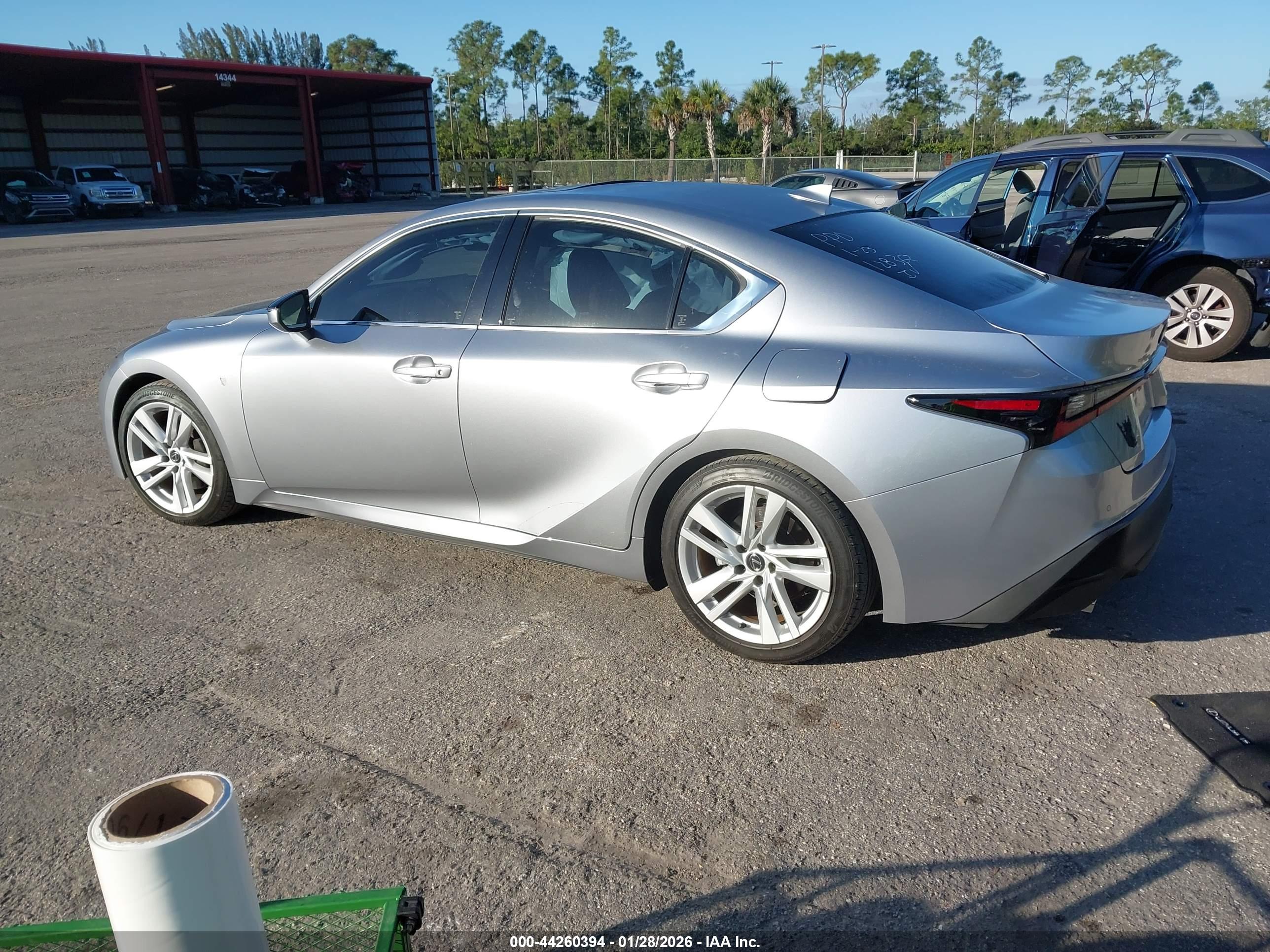 LEXUS IS image 3