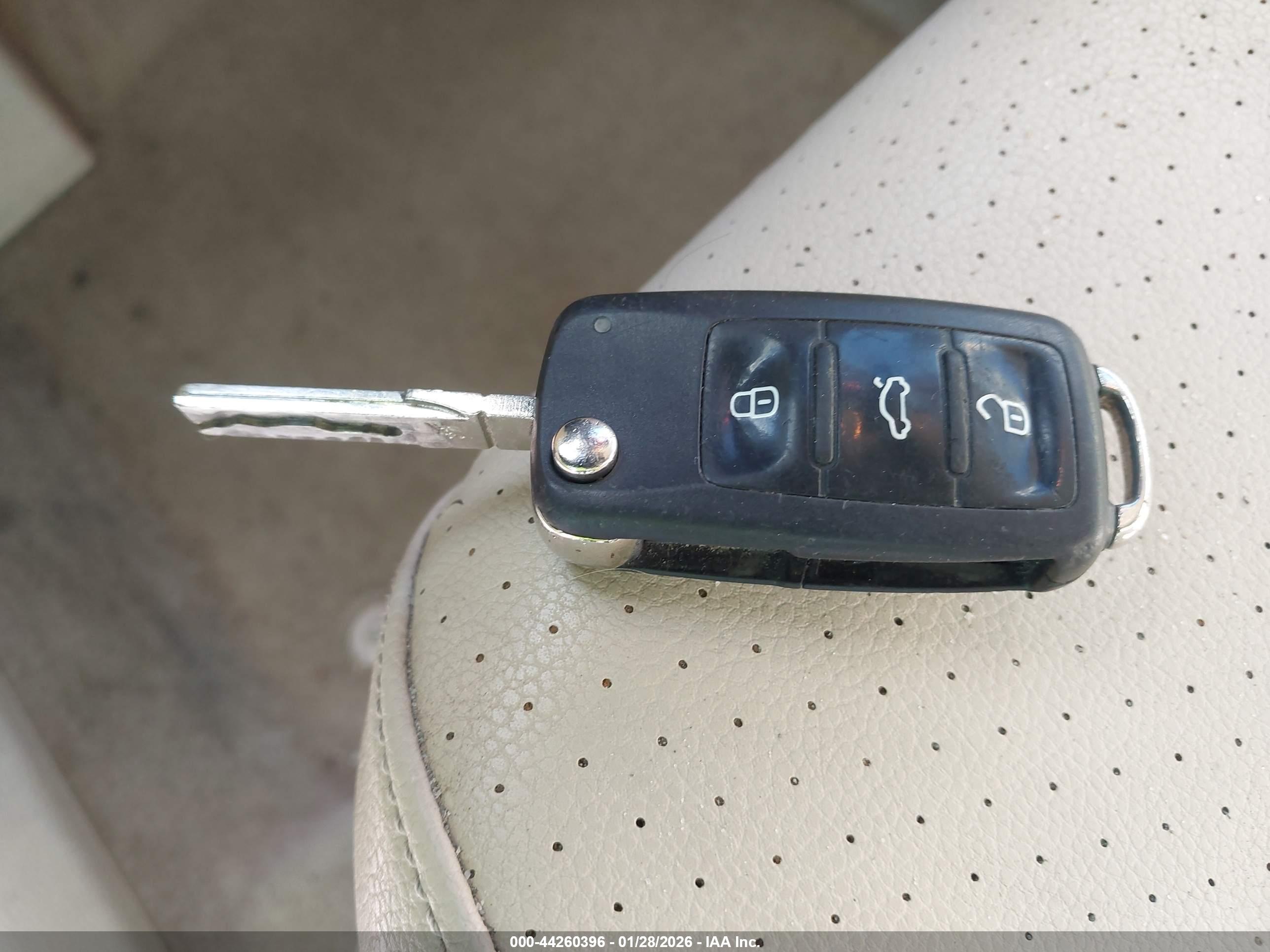 VOLKSWAGEN PASSAT image 11