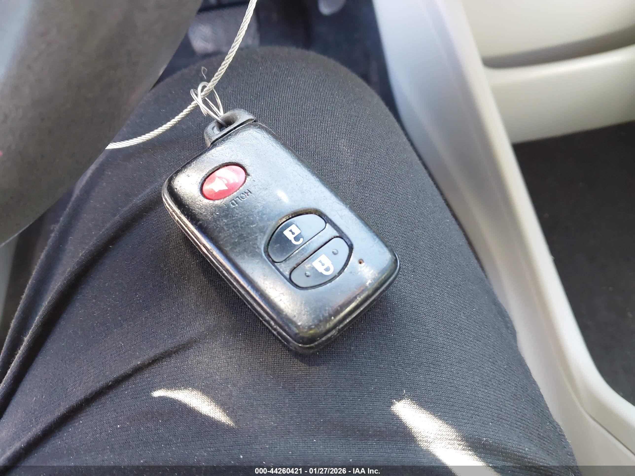 TOYOTA PRIUS image 11