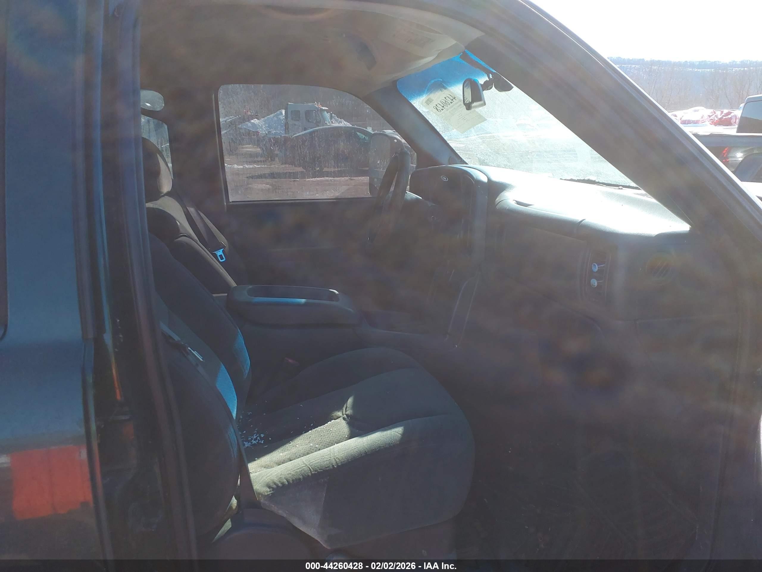 CHEVROLET SILVERADO image 5