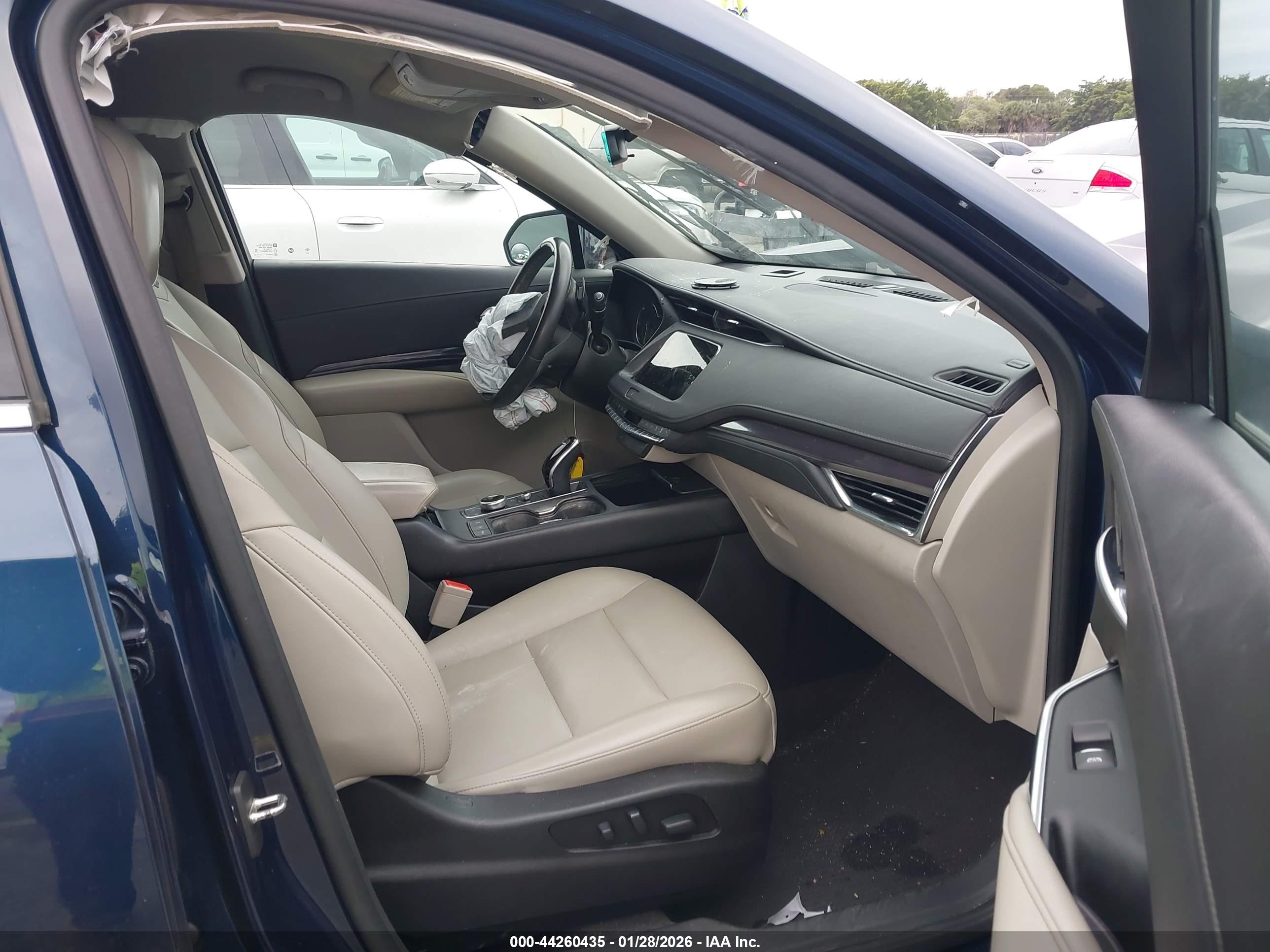 CADILLAC XT4 image 5