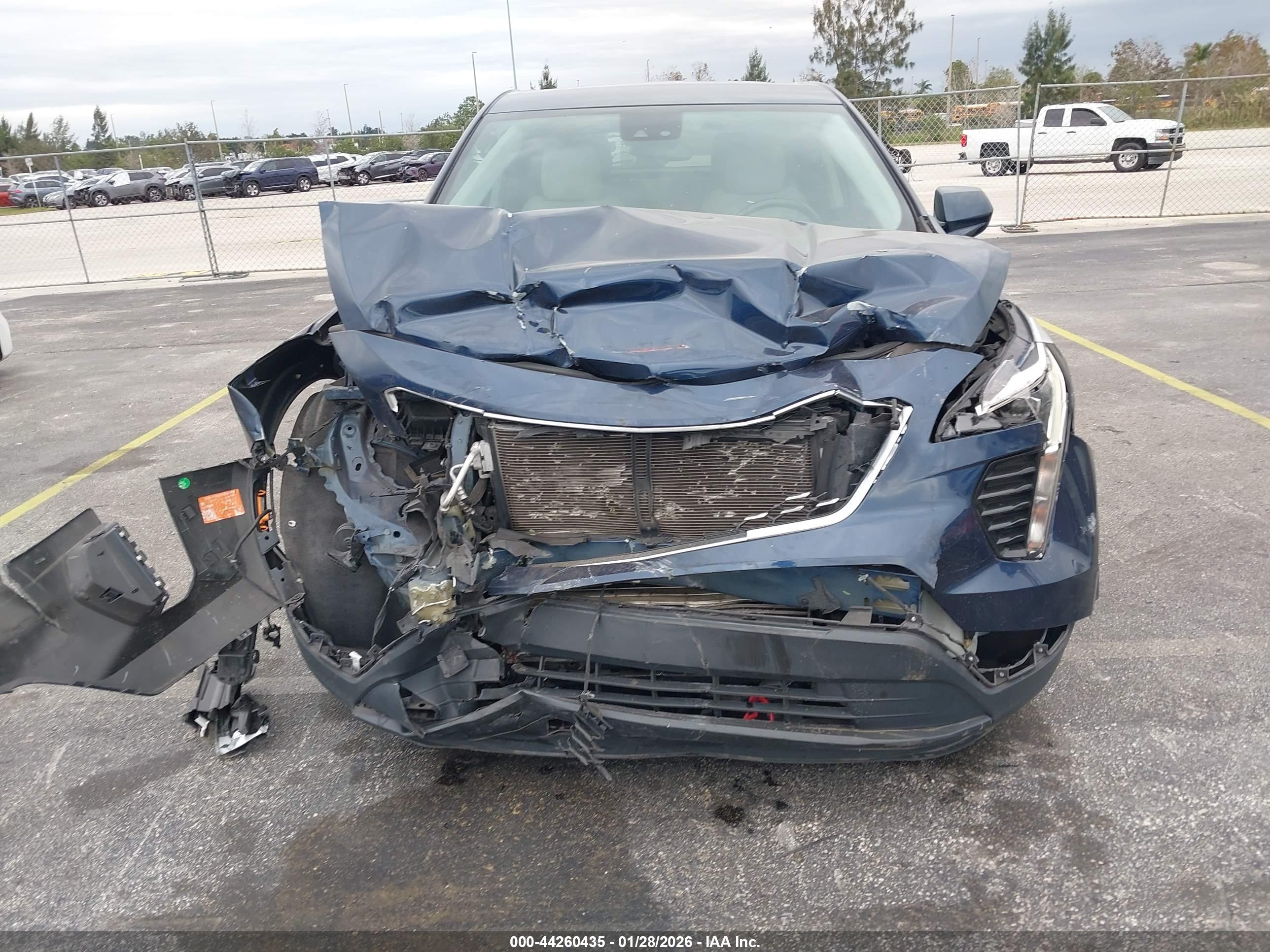 CADILLAC XT4 image 6