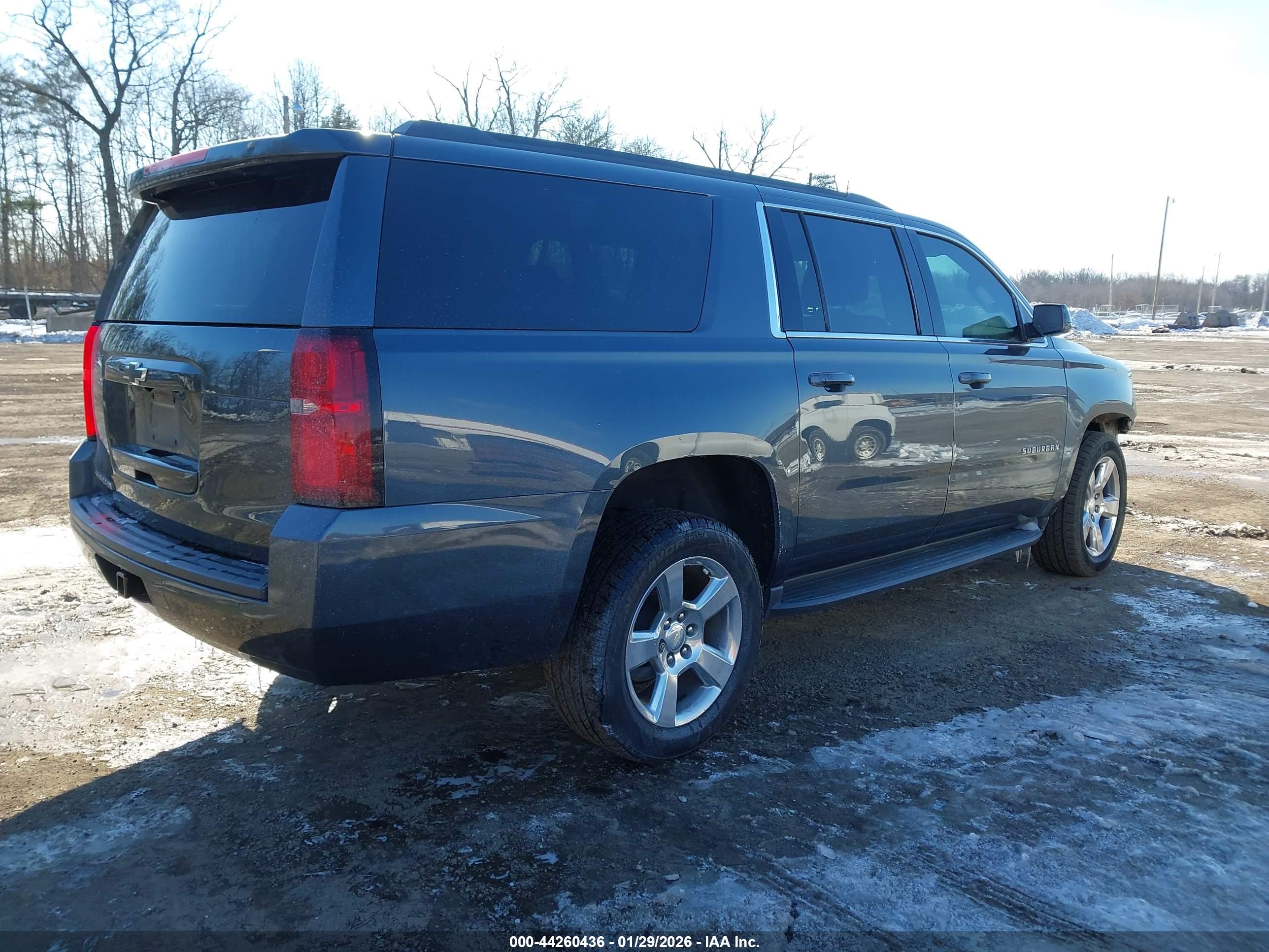 CHEVROLET SUBURBAN image 4