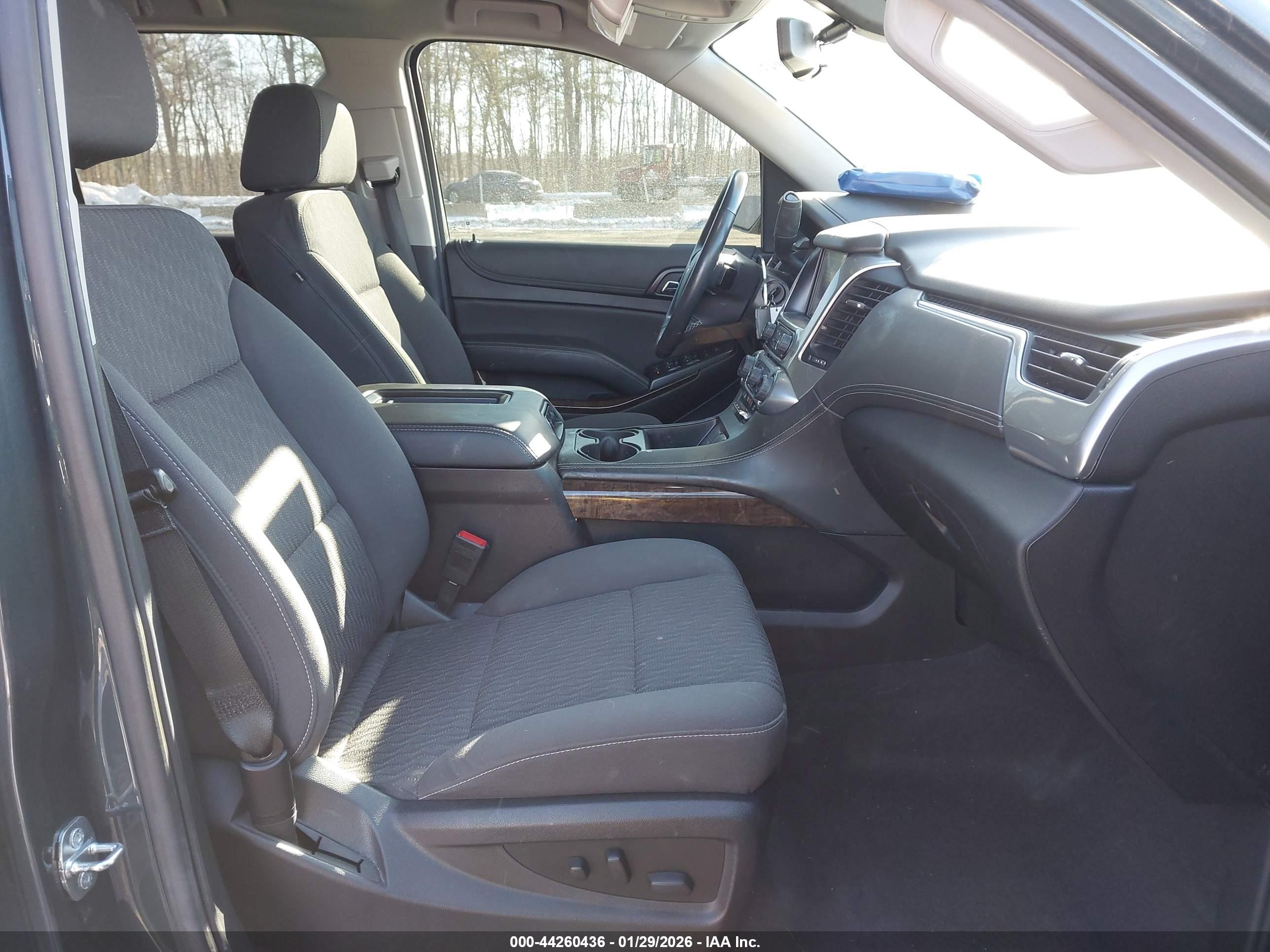 CHEVROLET SUBURBAN image 5