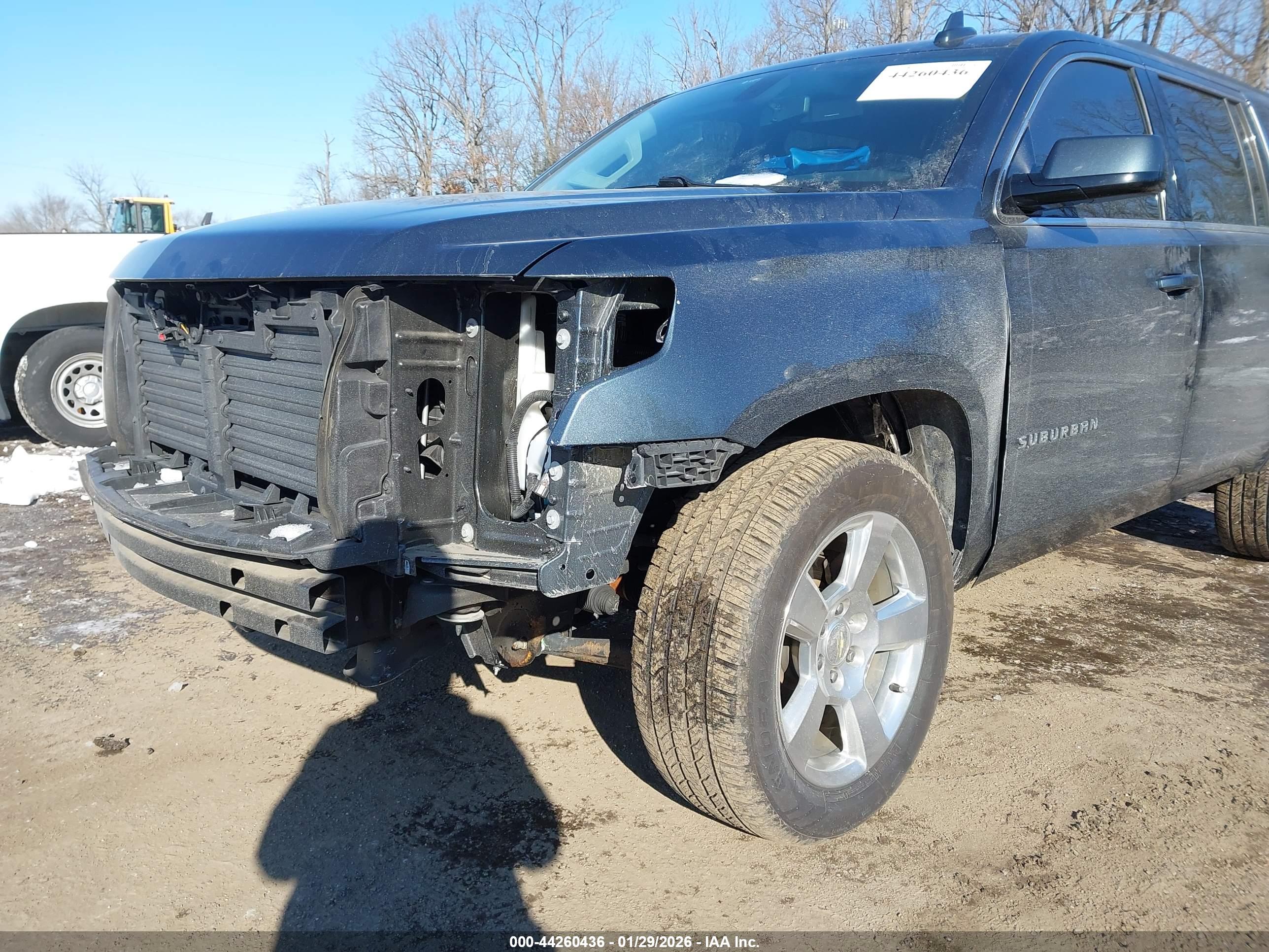 CHEVROLET SUBURBAN image 6