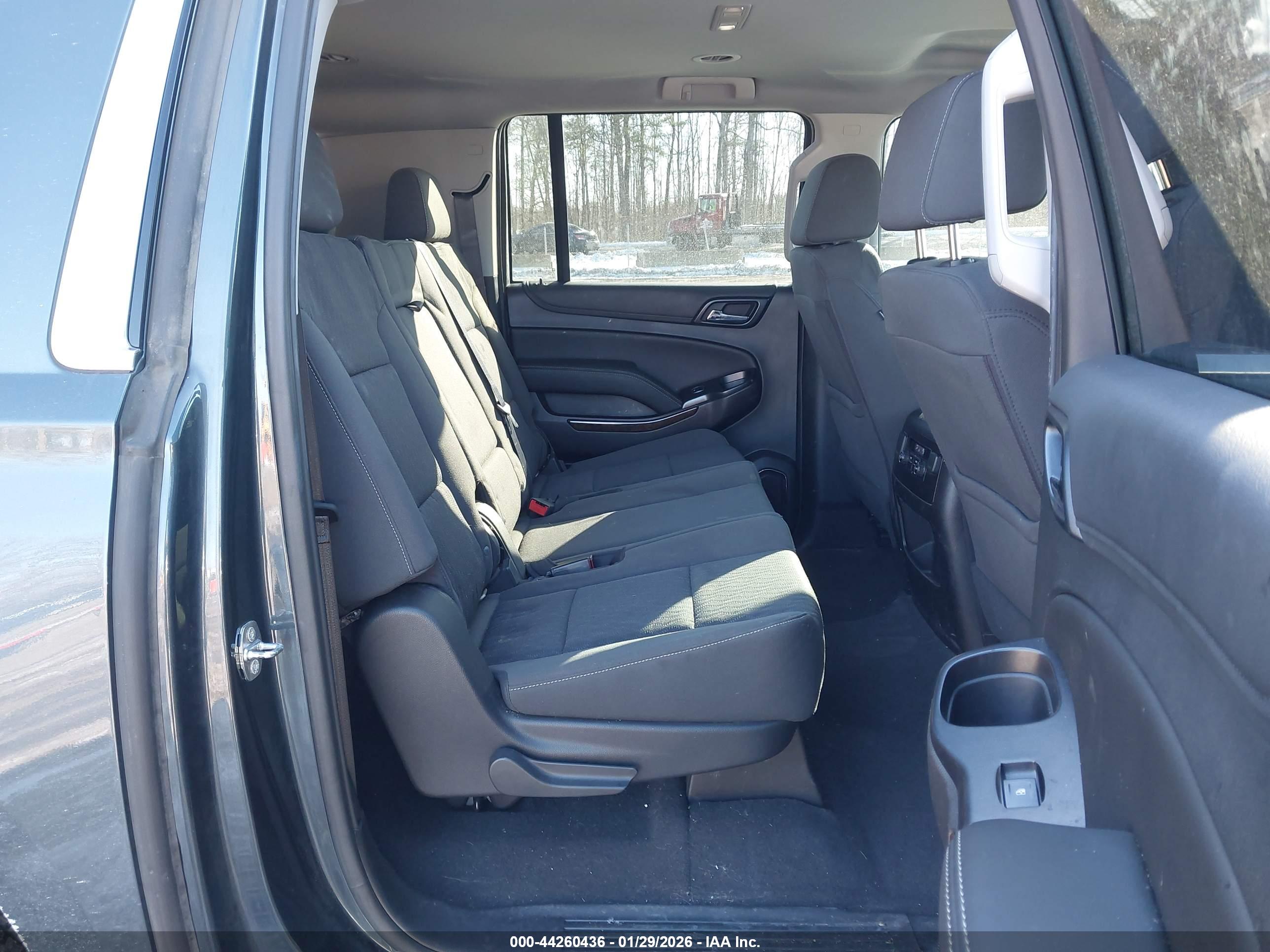 CHEVROLET SUBURBAN image 8