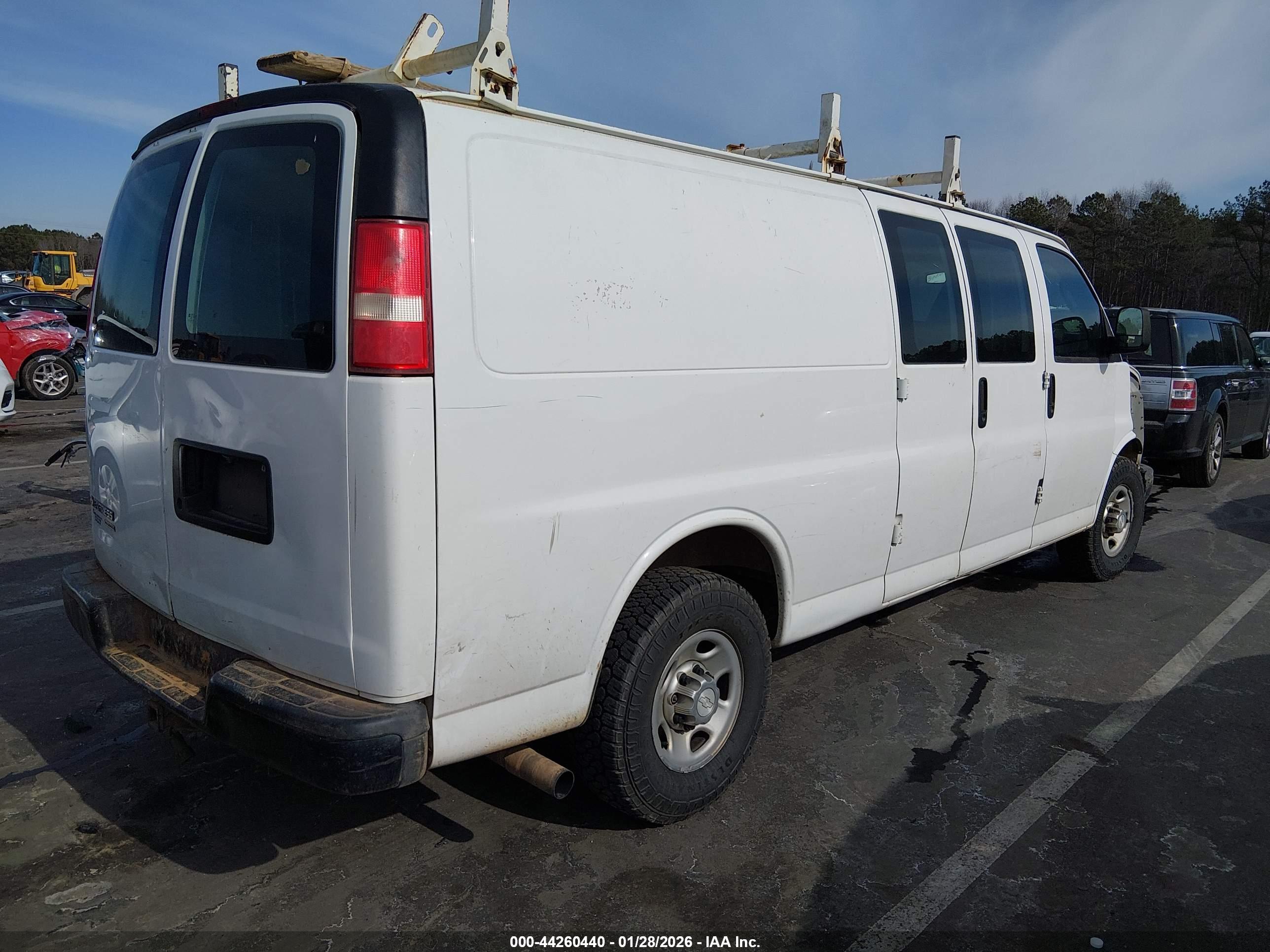 CHEVROLET EXPRESS image 4