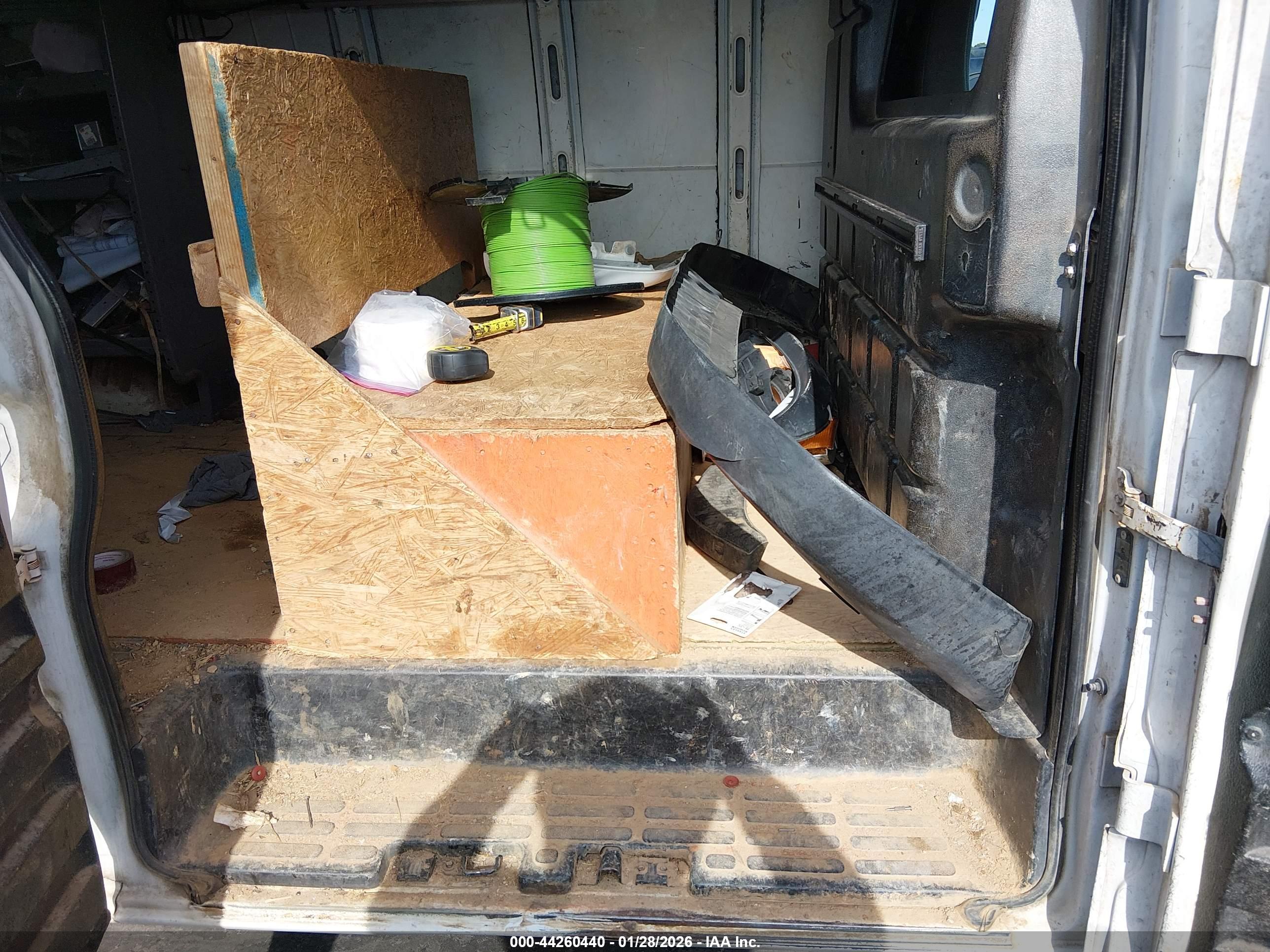 CHEVROLET EXPRESS image 8