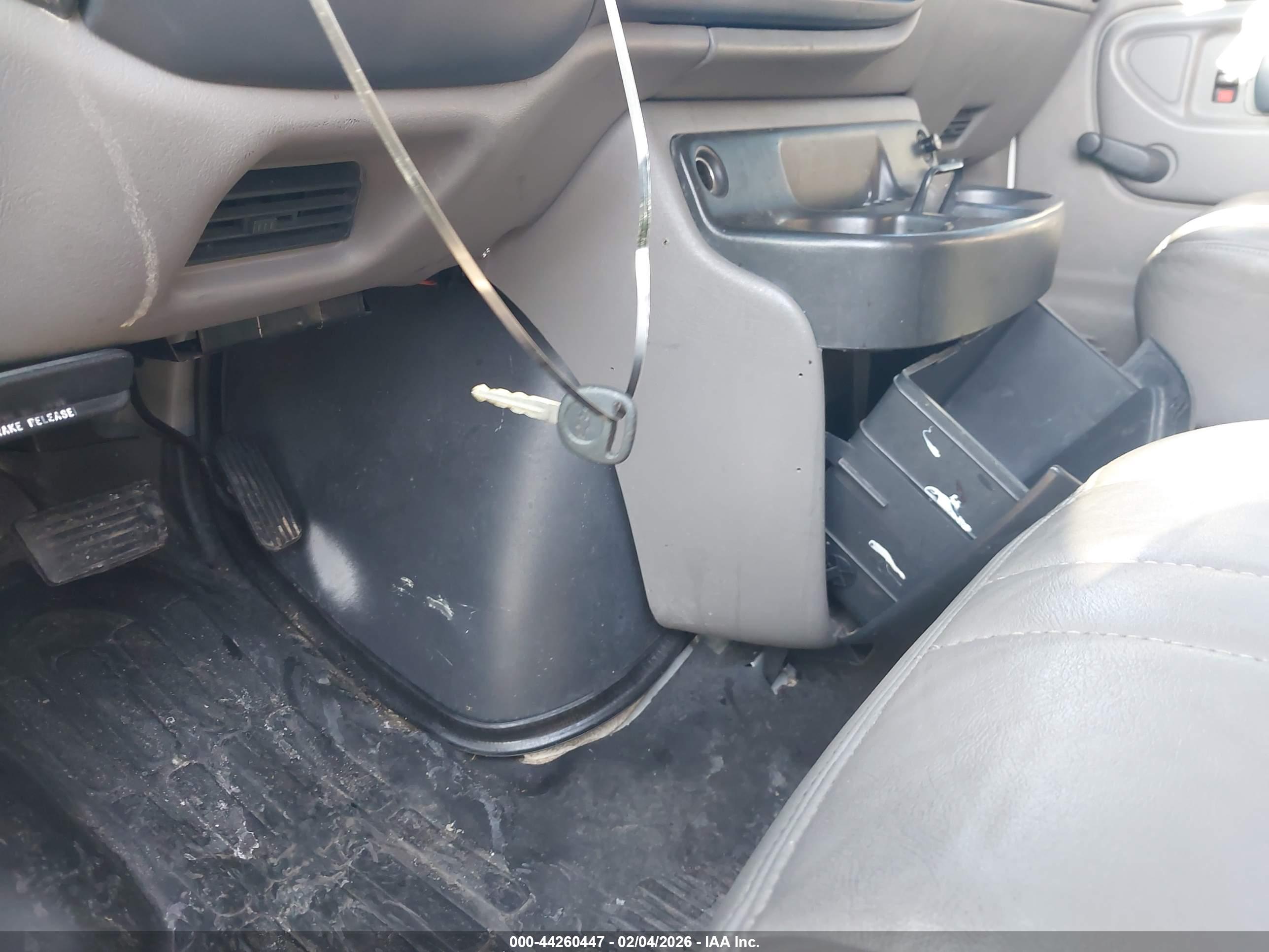 CHEVROLET EXPRESS image 11