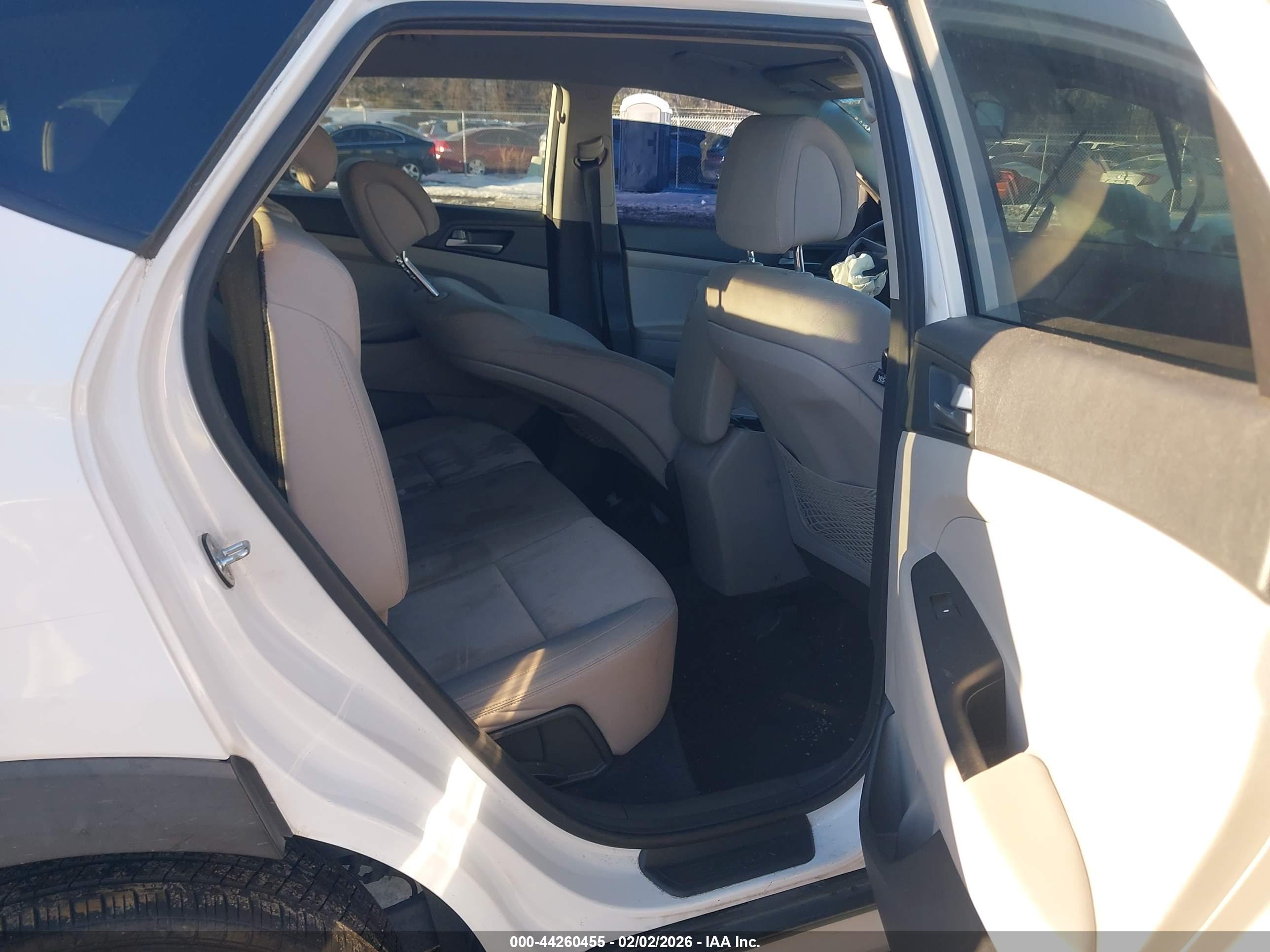 HYUNDAI TUCSON image 8