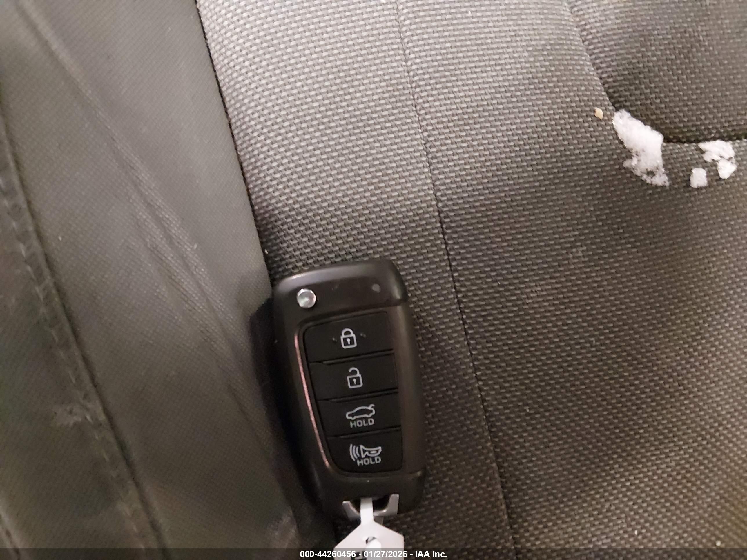 HYUNDAI ELANTRA image 11