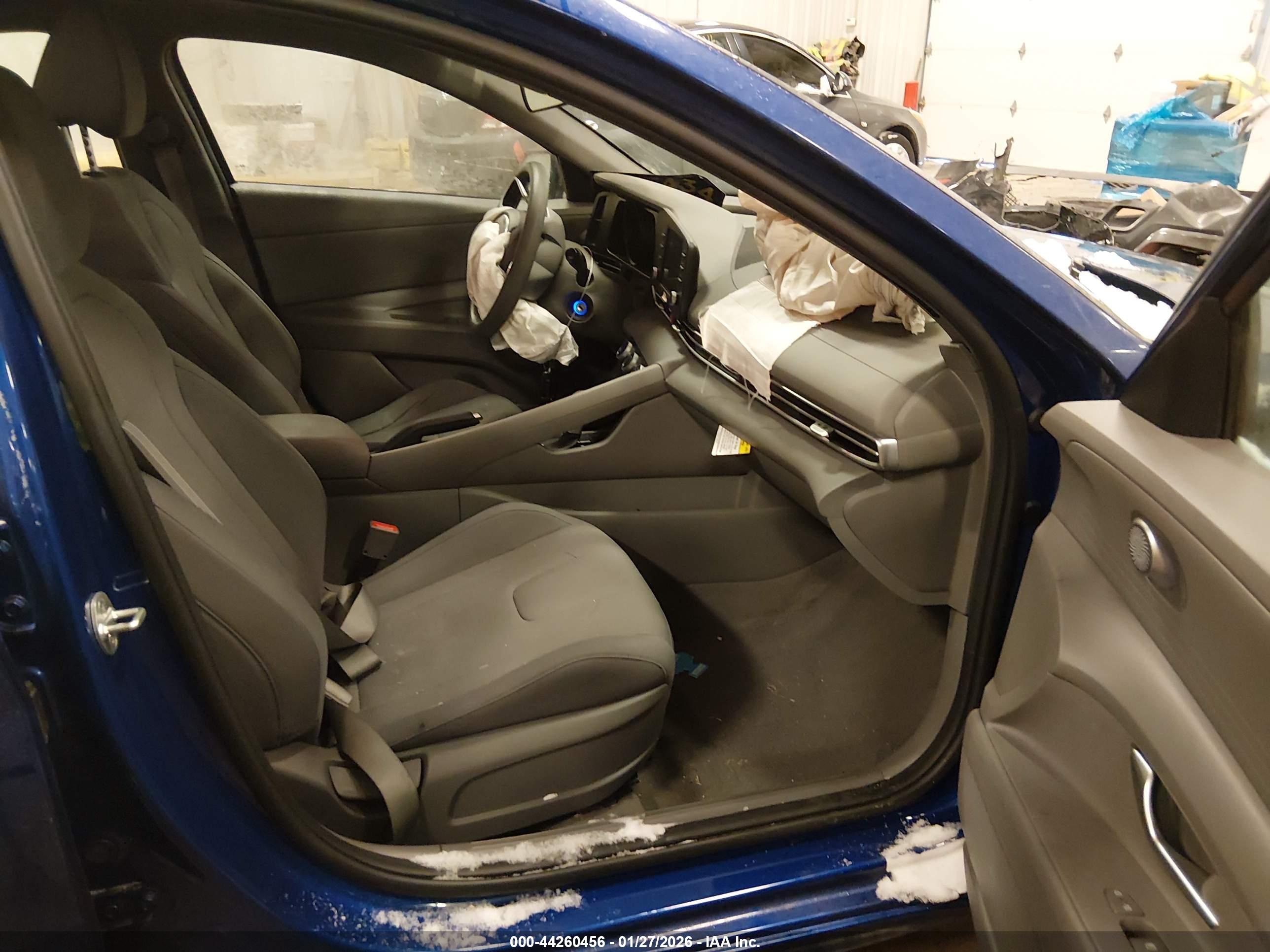 HYUNDAI ELANTRA image 5