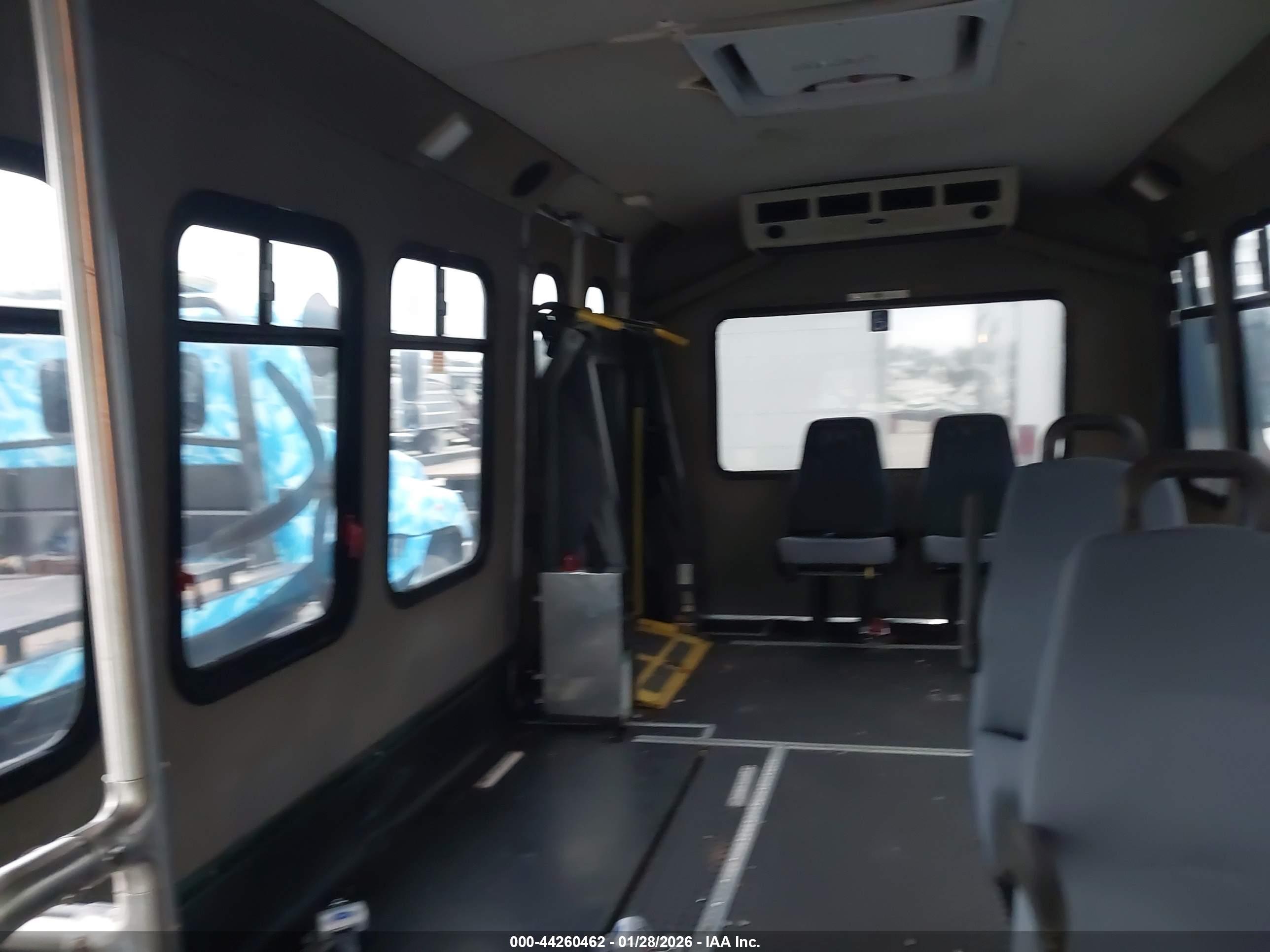 FORD E-350 image 8
