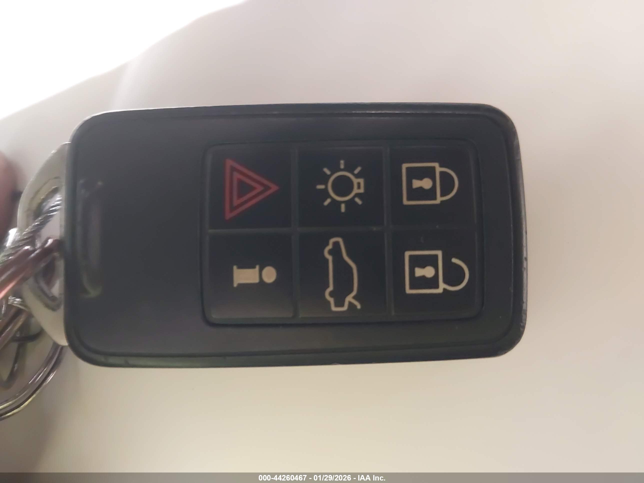 VOLVO XC60 image 11