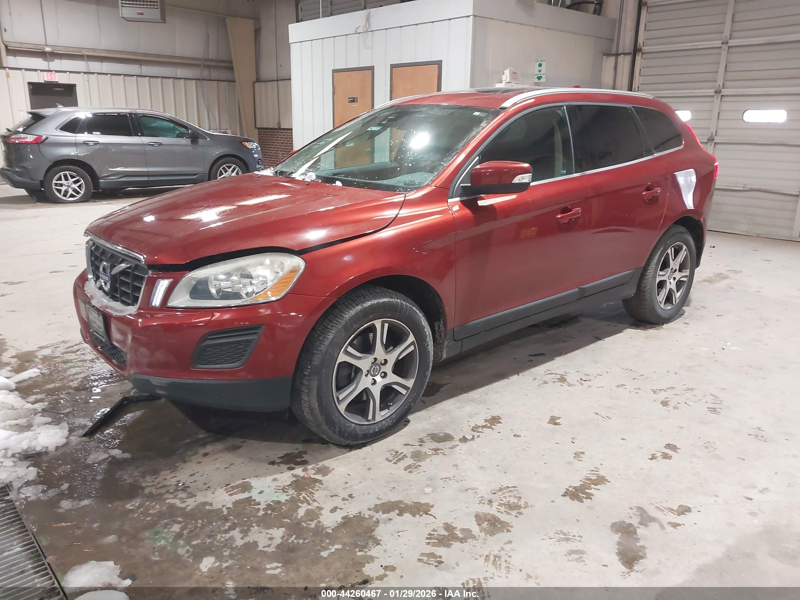 VOLVO XC60 image 2