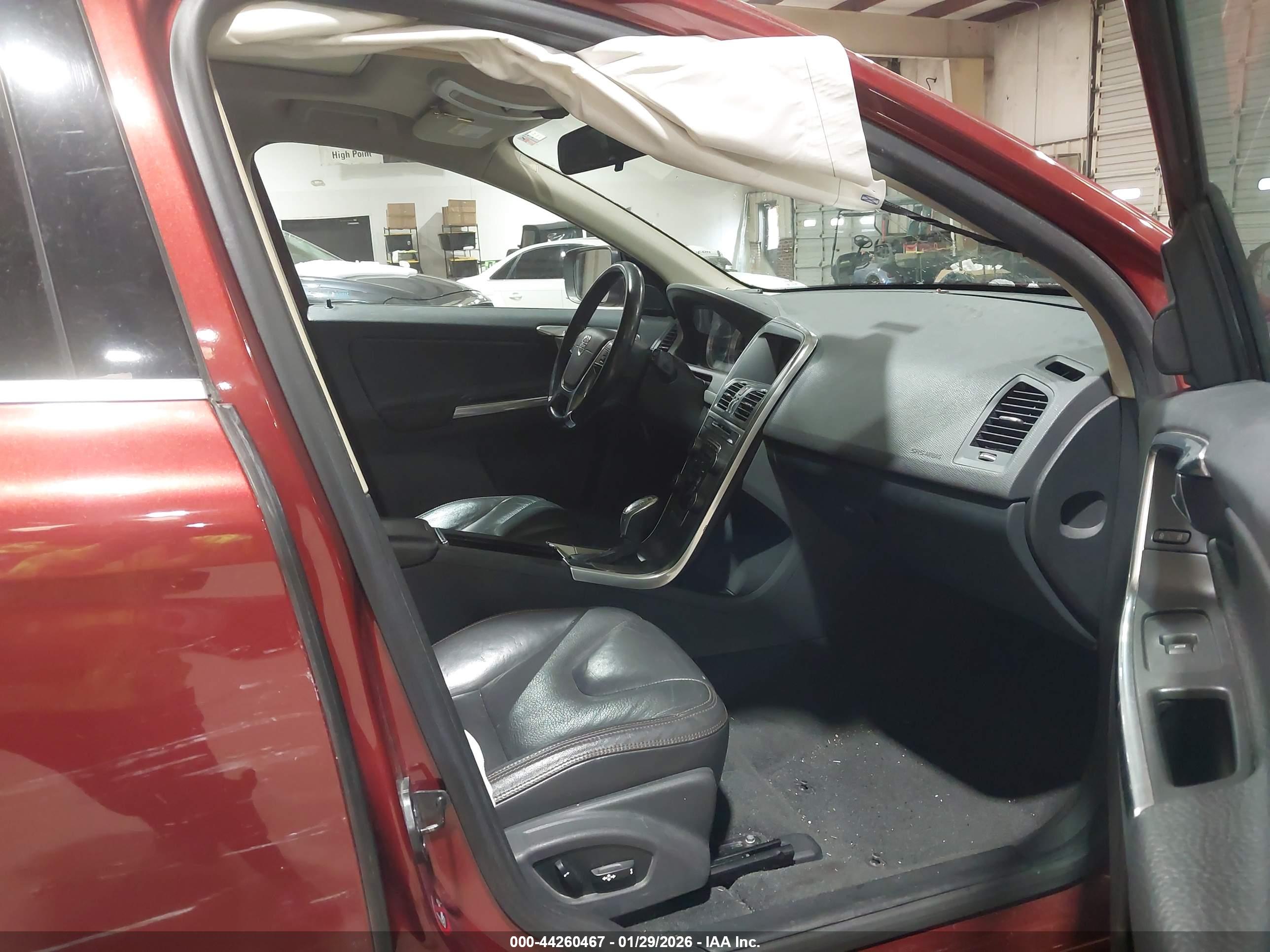 VOLVO XC60 image 5