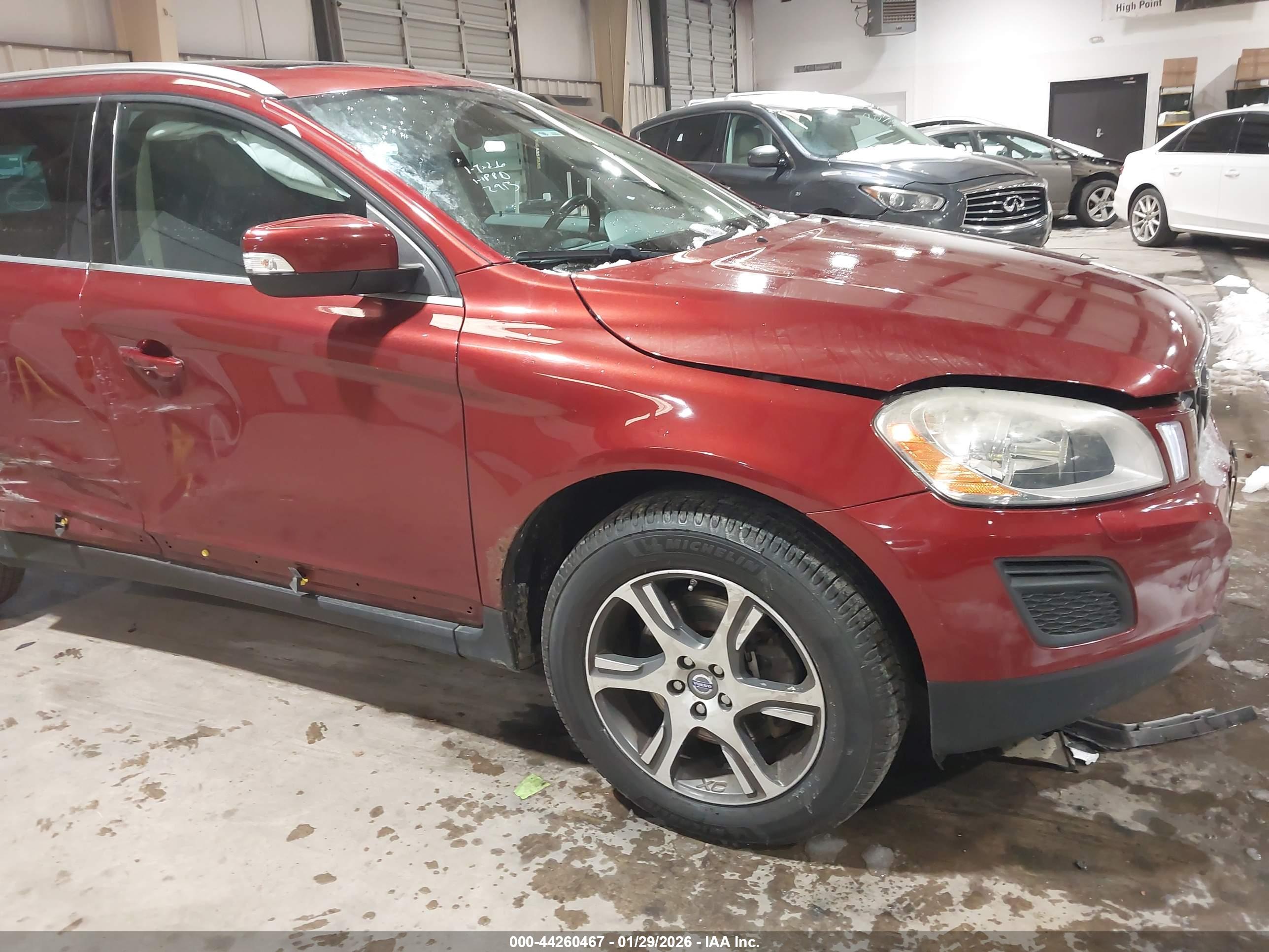 VOLVO XC60 image 6
