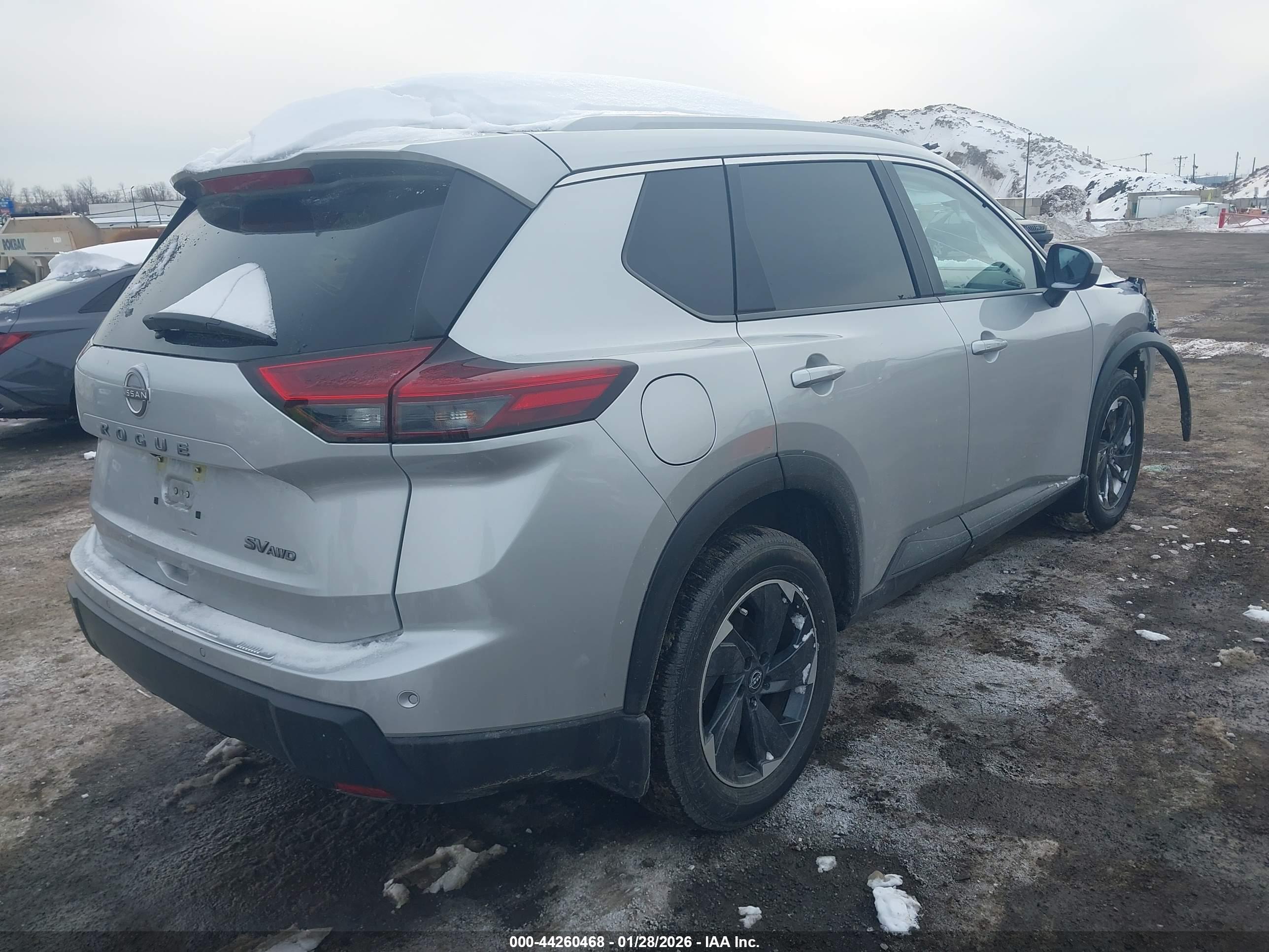 NISSAN ROGUE image 4
