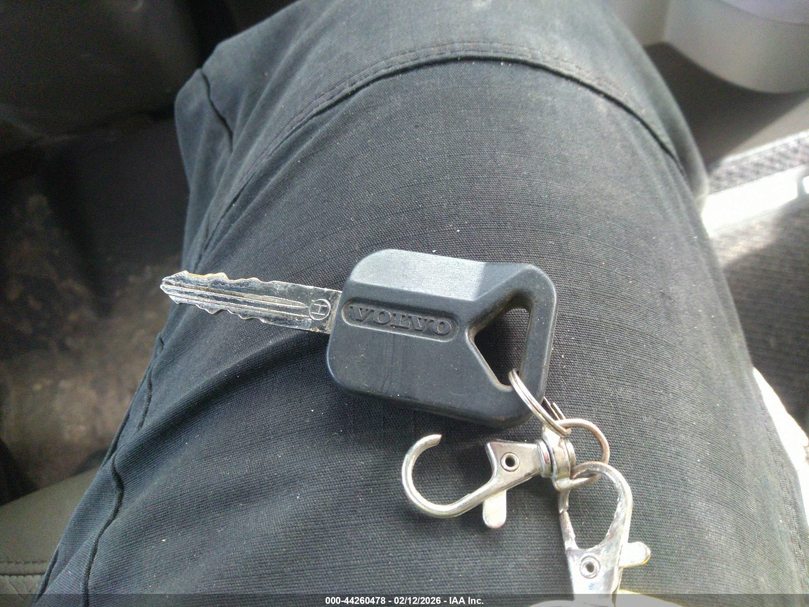 VOLVO VN image 11