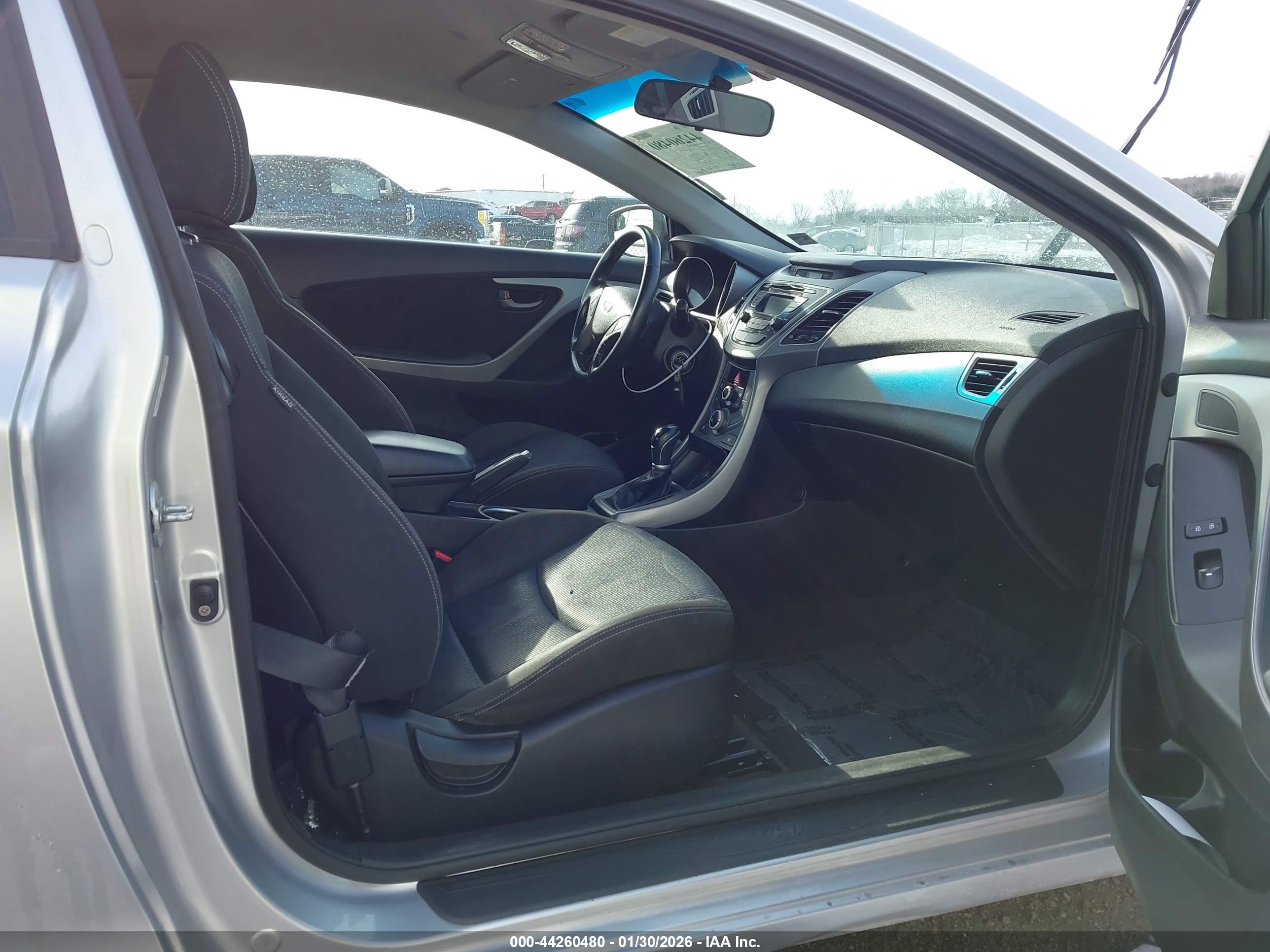 HYUNDAI ELANTRA image 5