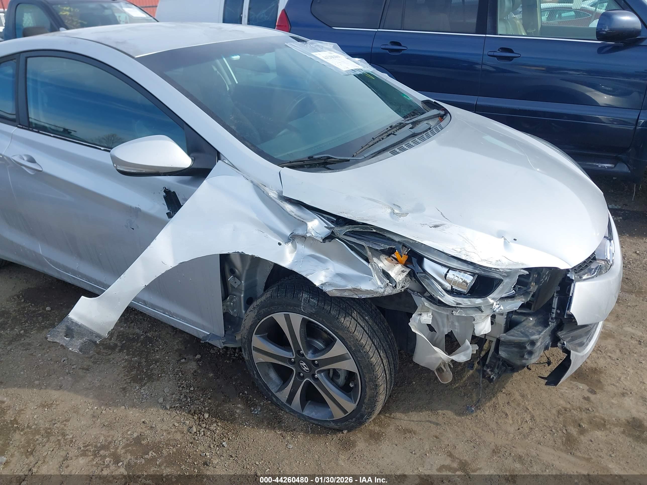 HYUNDAI ELANTRA image 6