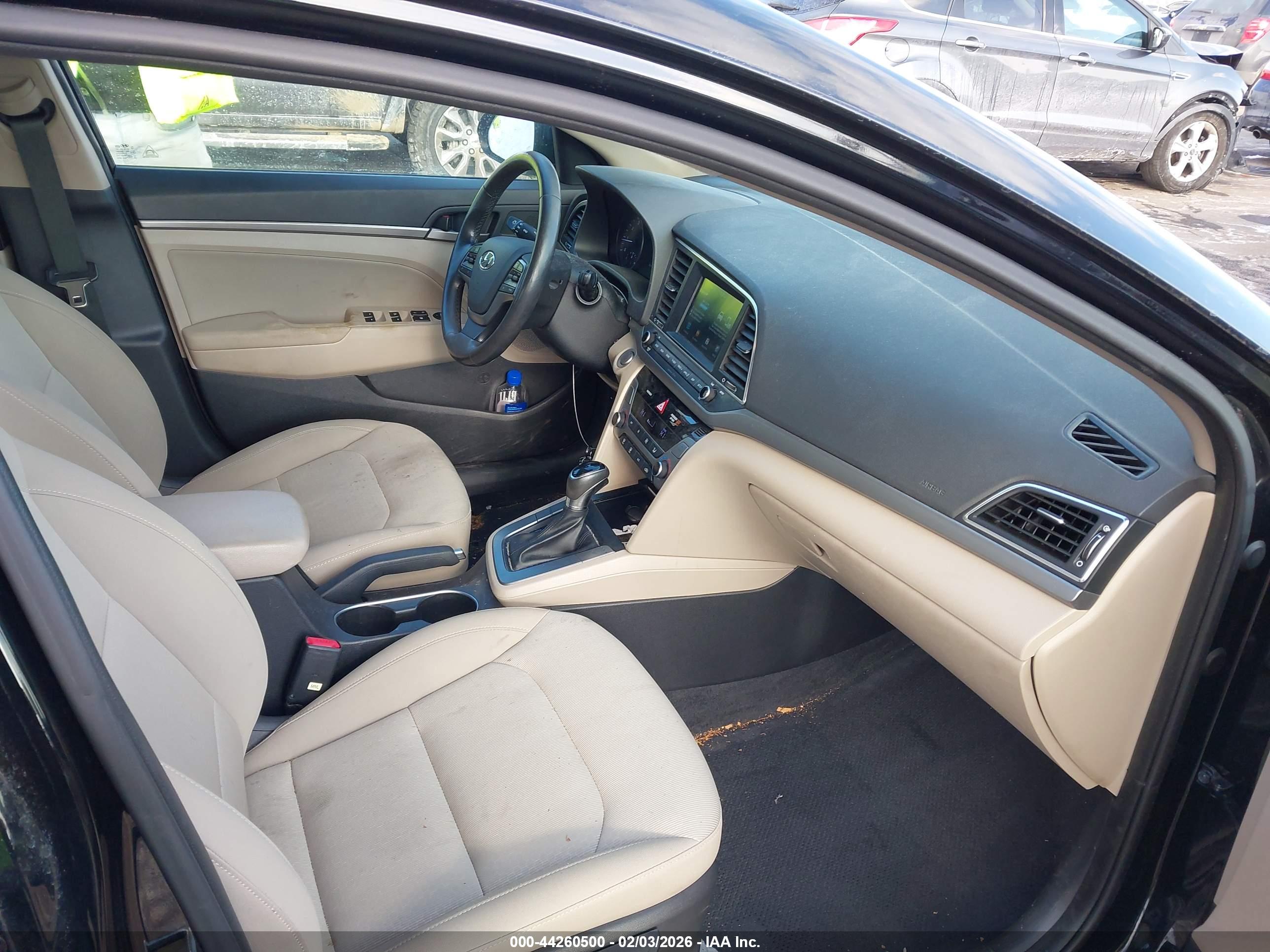 HYUNDAI ELANTRA image 5