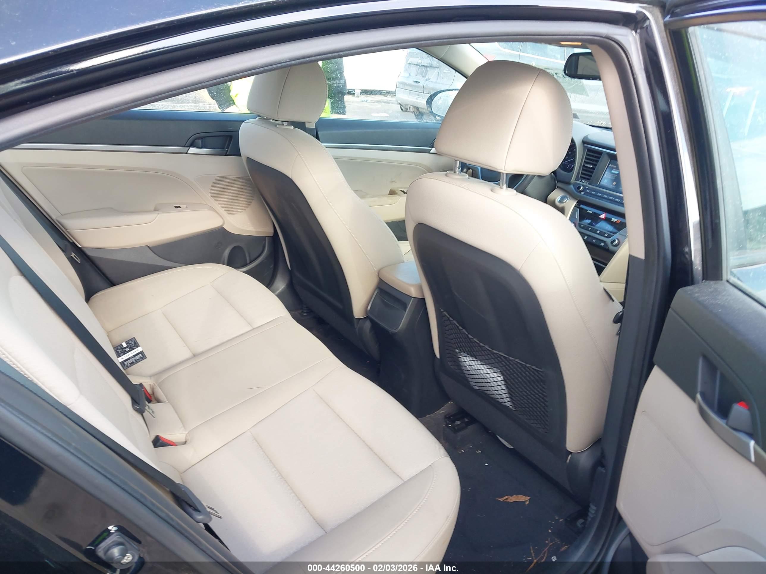 HYUNDAI ELANTRA image 8