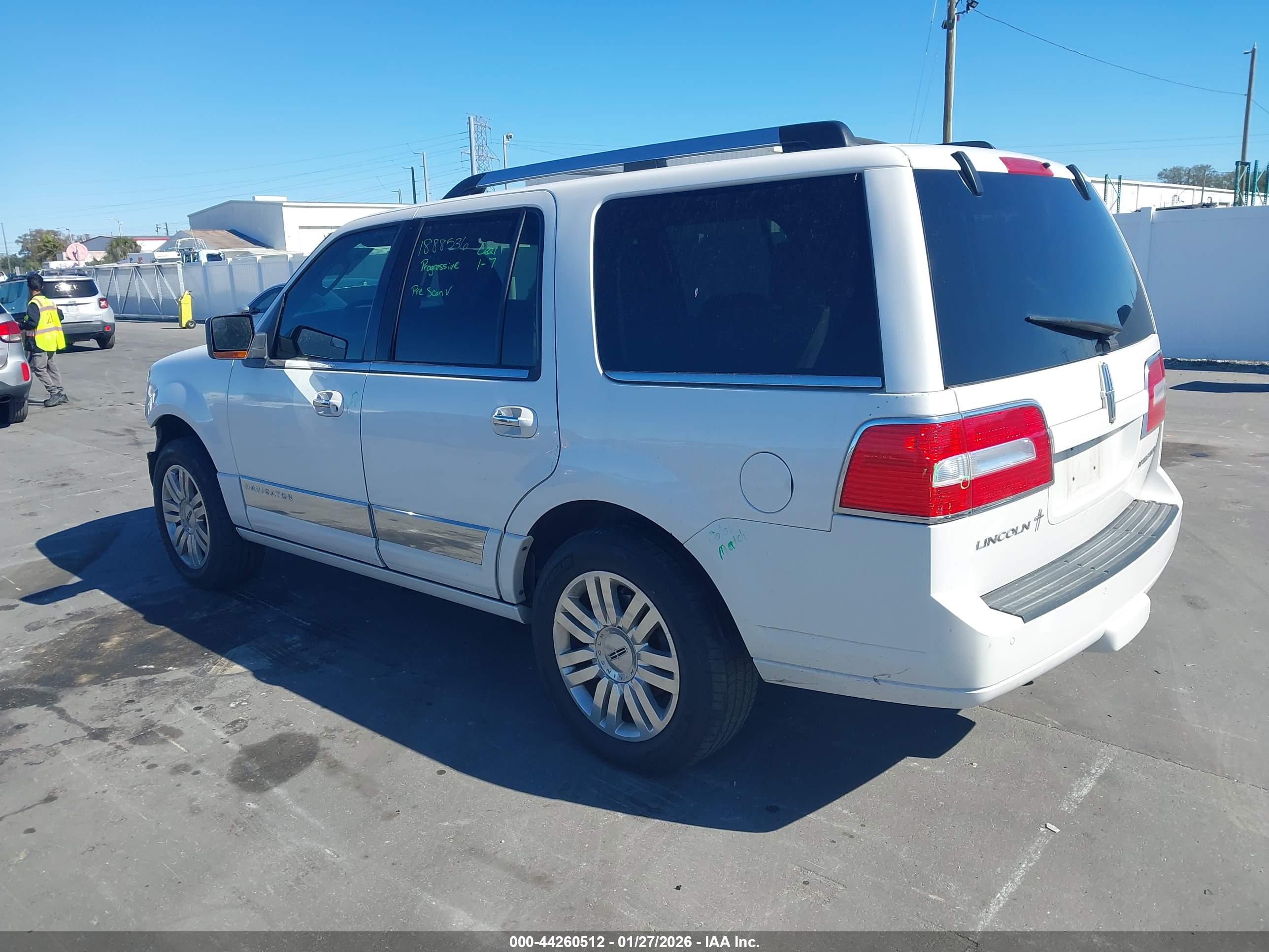 LINCOLN NAVIGATOR image 3