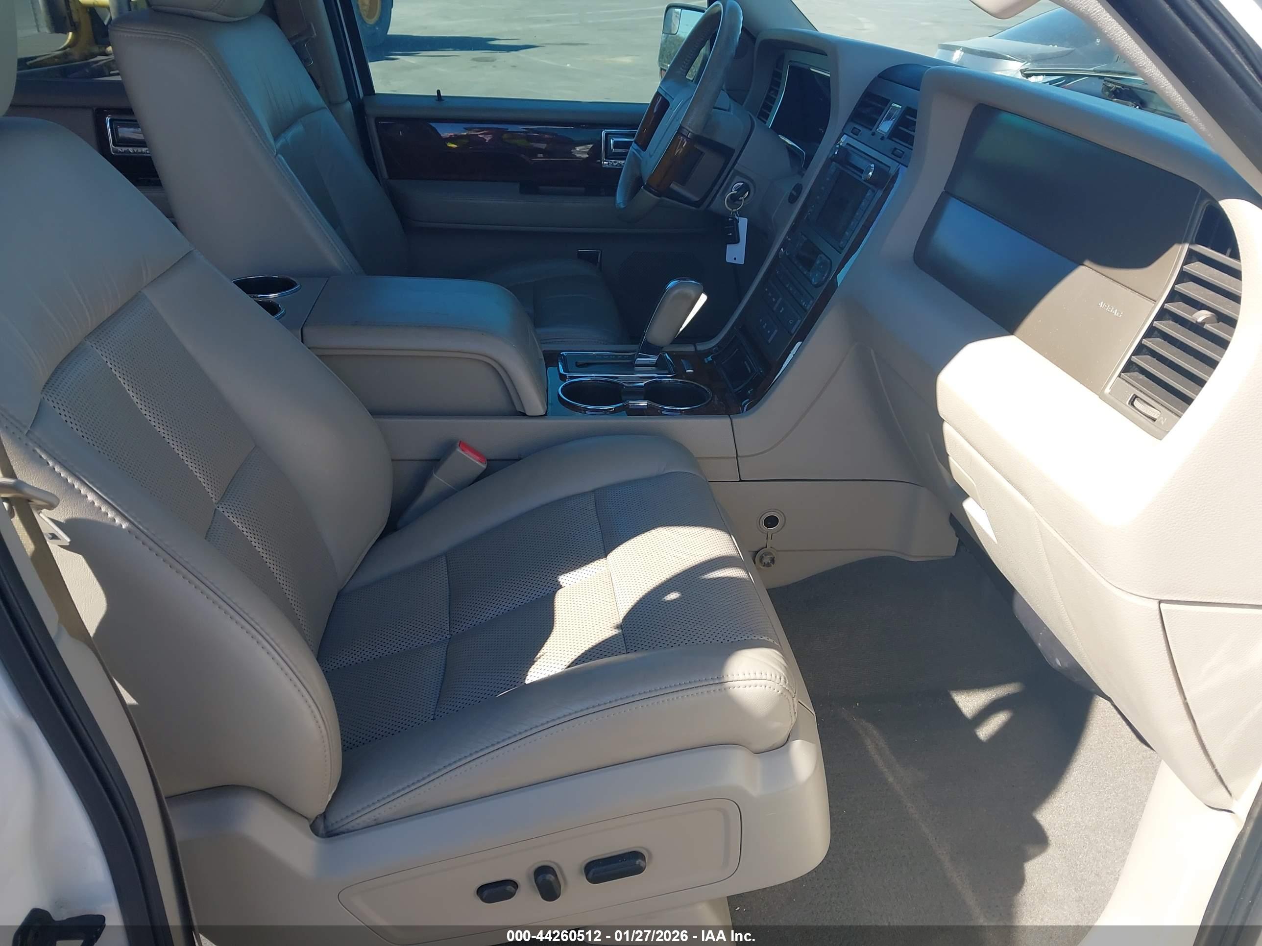 LINCOLN NAVIGATOR image 5
