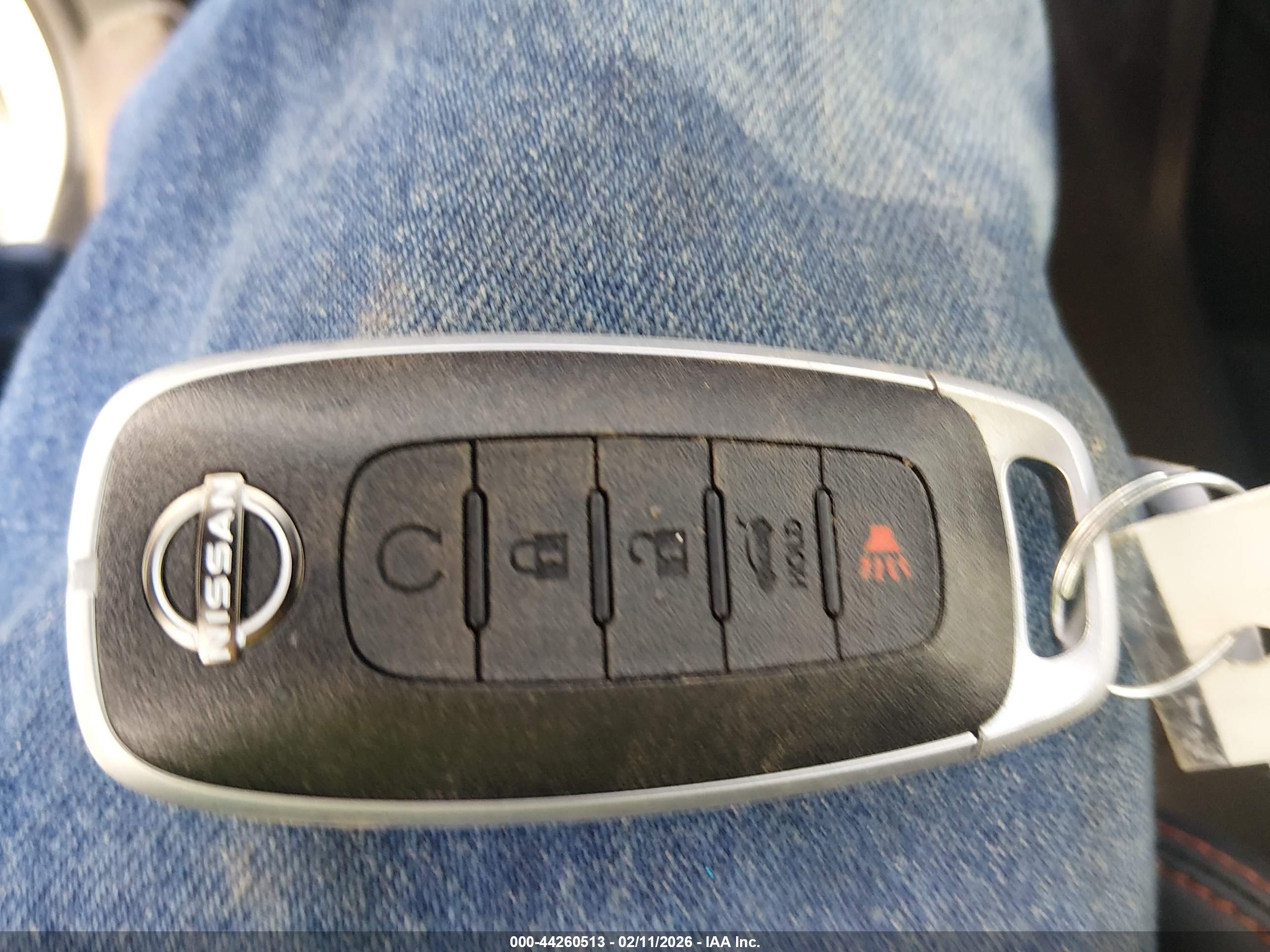 NISSAN ROGUE image 11