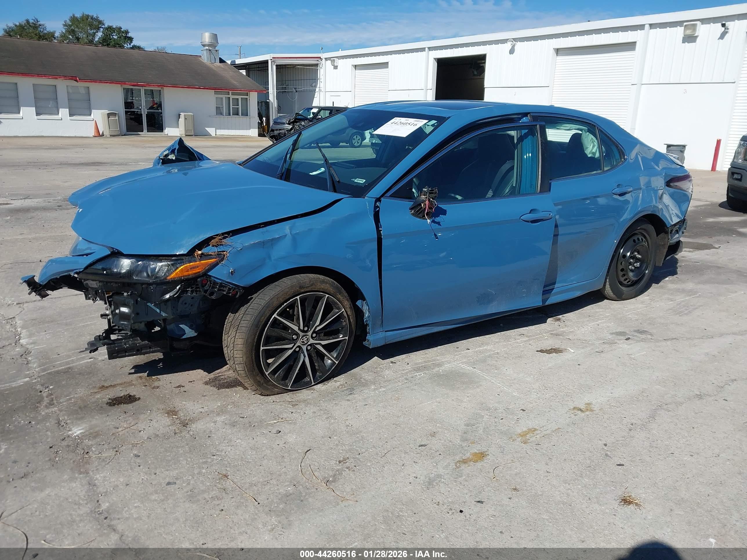 TOYOTA CAMRY image 2