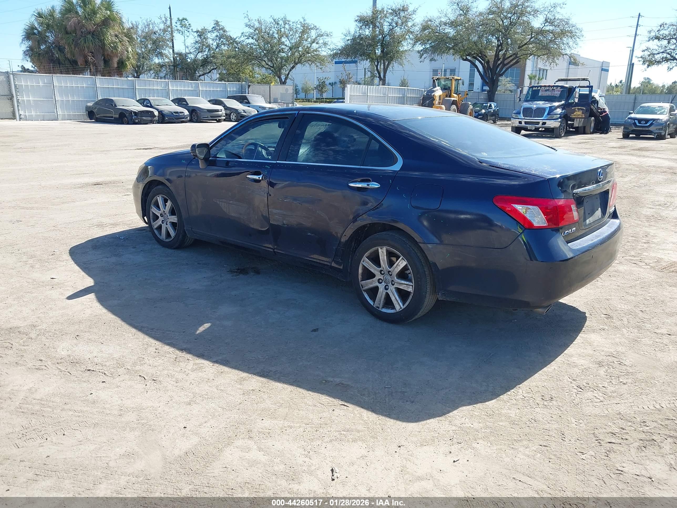 LEXUS ES image 3