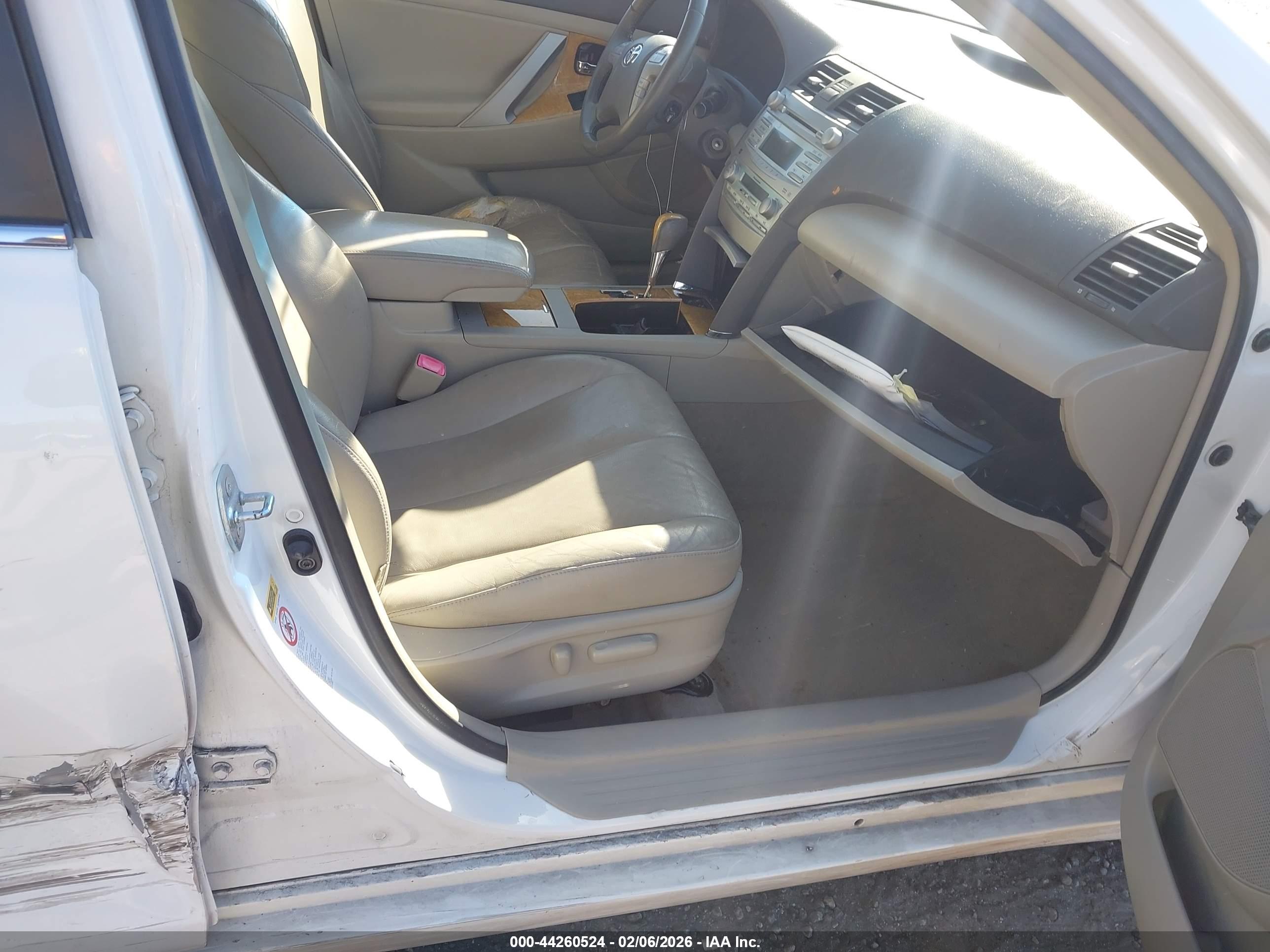 TOYOTA CAMRY image 5
