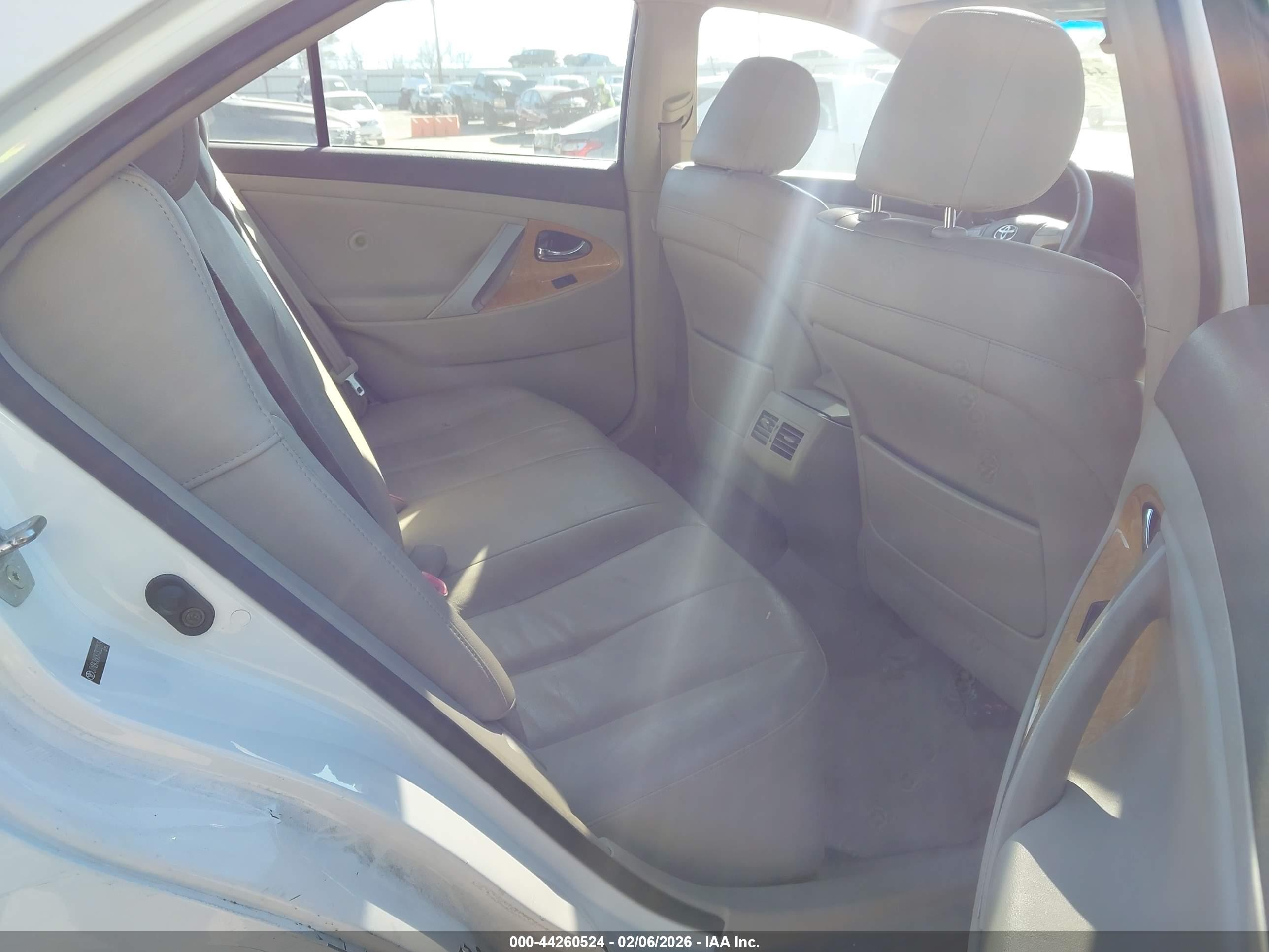 TOYOTA CAMRY image 8