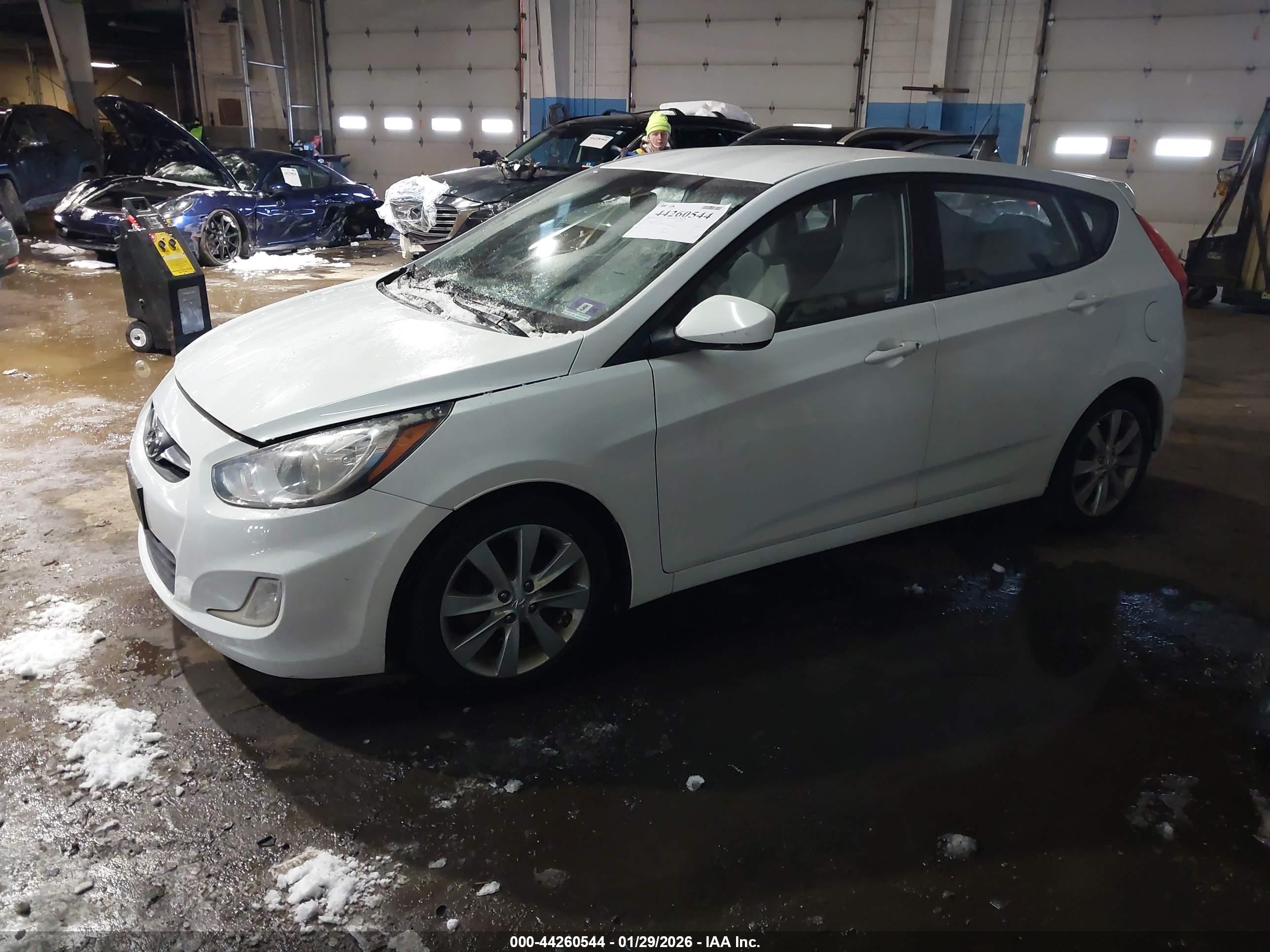 HYUNDAI ACCENT image 2