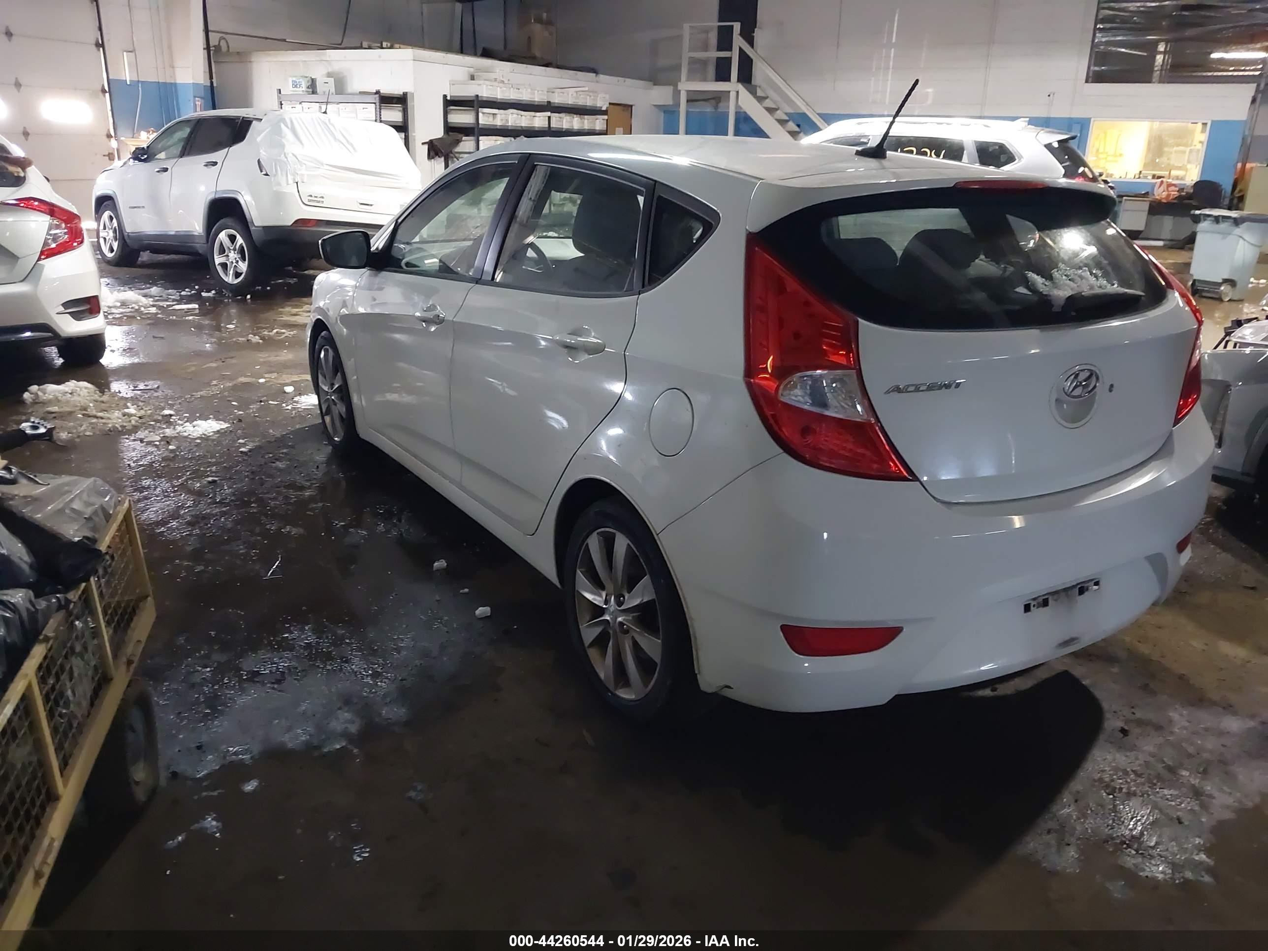 HYUNDAI ACCENT image 3