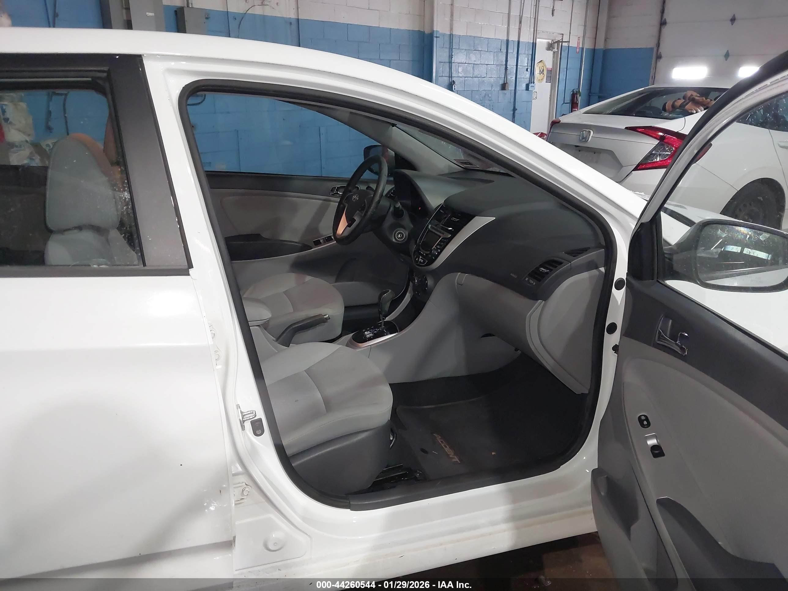 HYUNDAI ACCENT image 5