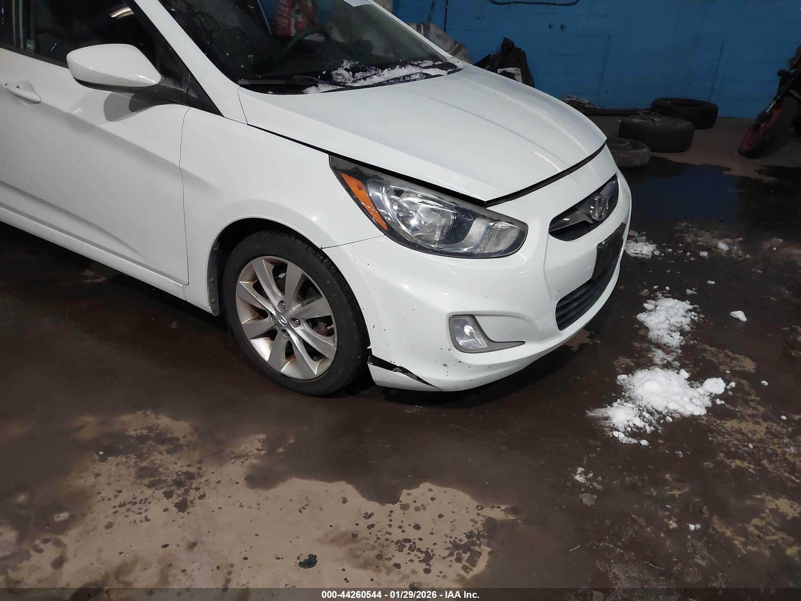 HYUNDAI ACCENT image 6