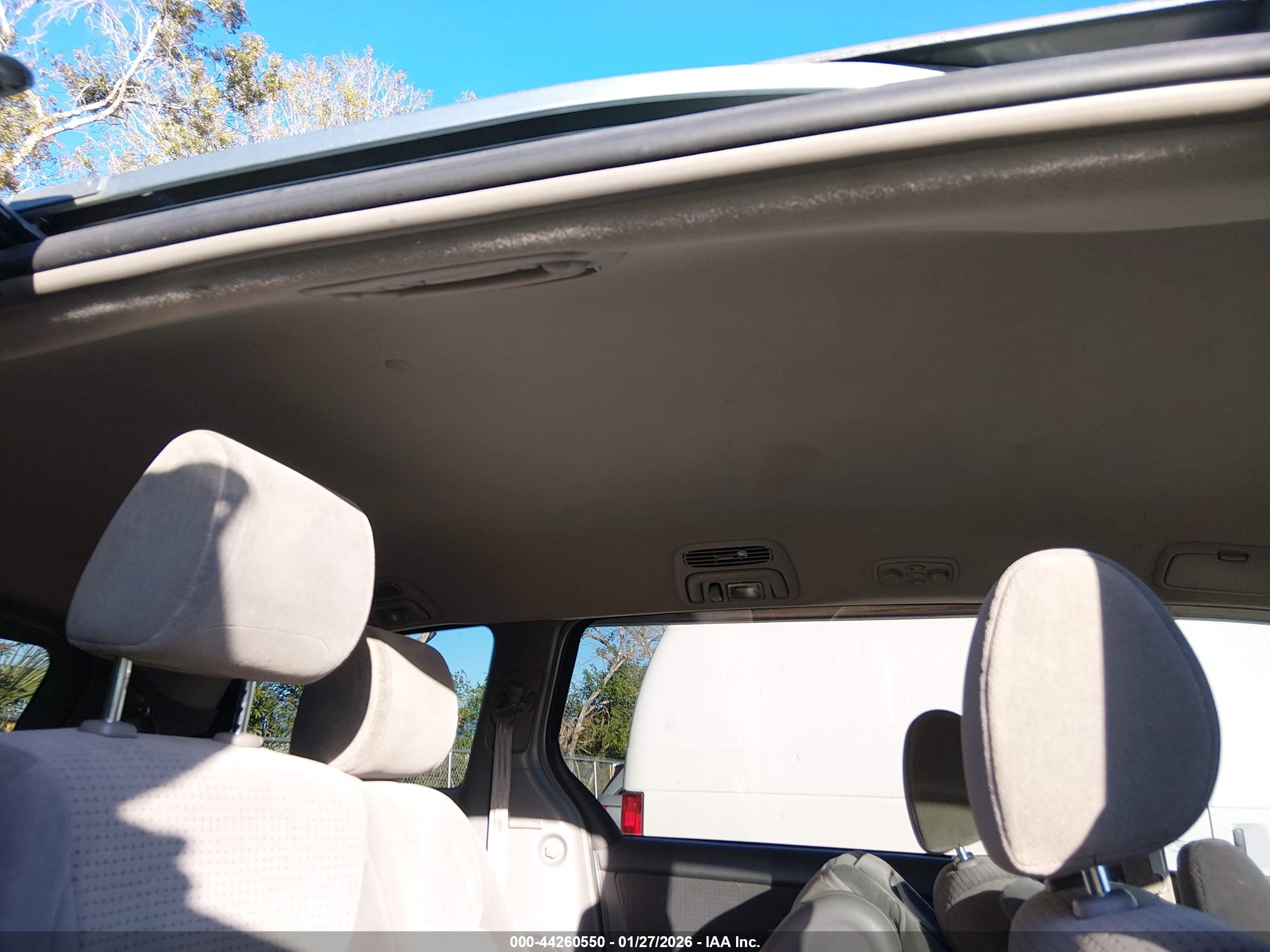 TOYOTA SIENNA image 8