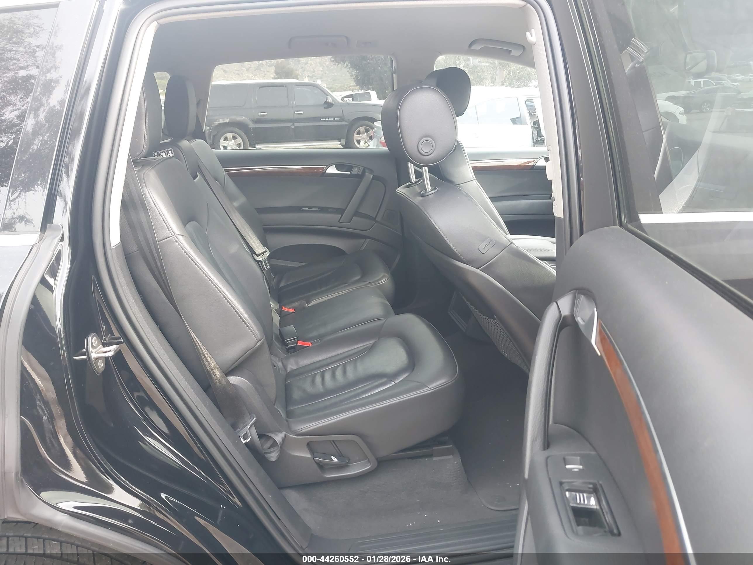 AUDI Q7 image 8
