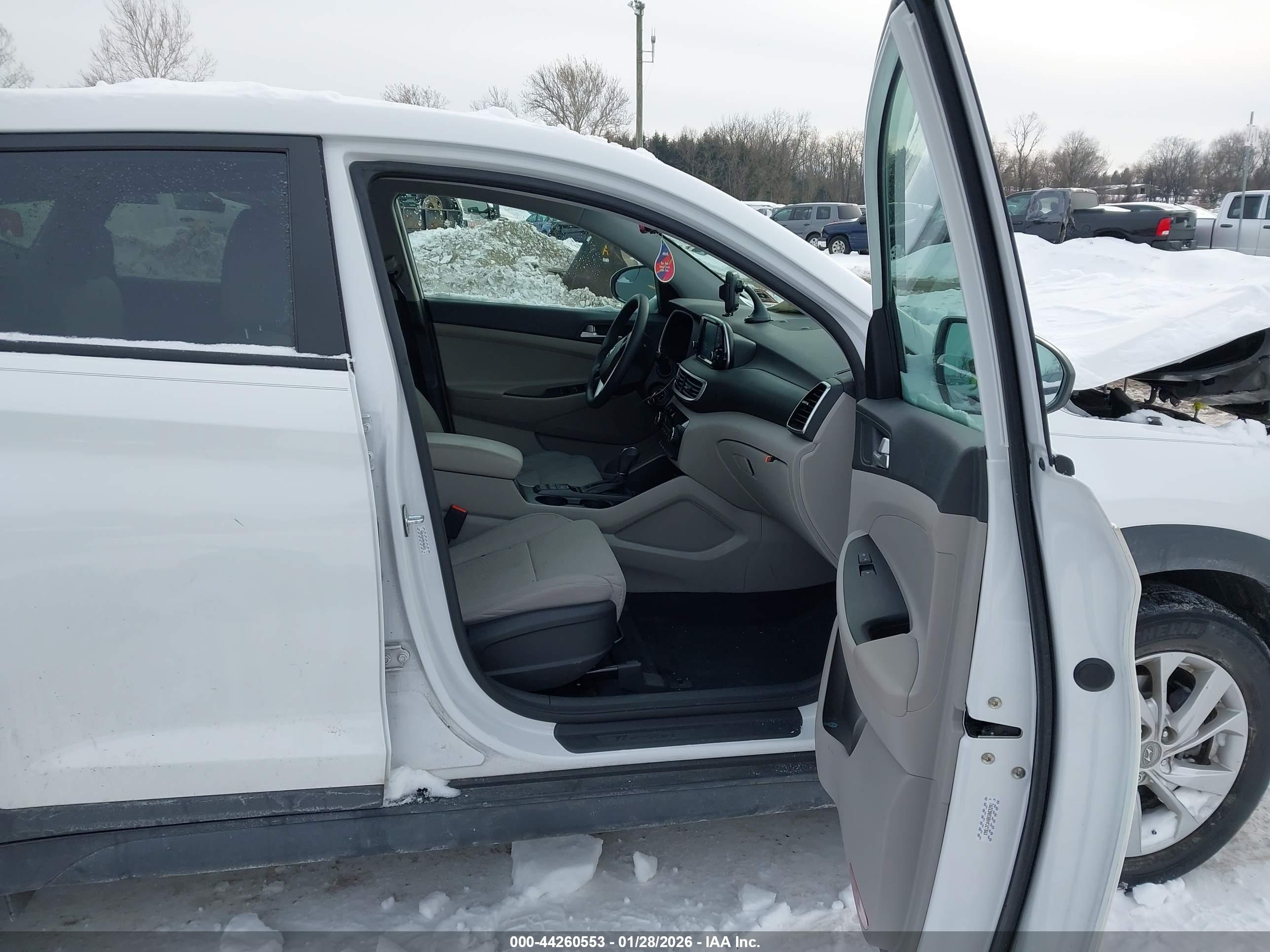 HYUNDAI TUCSON image 5