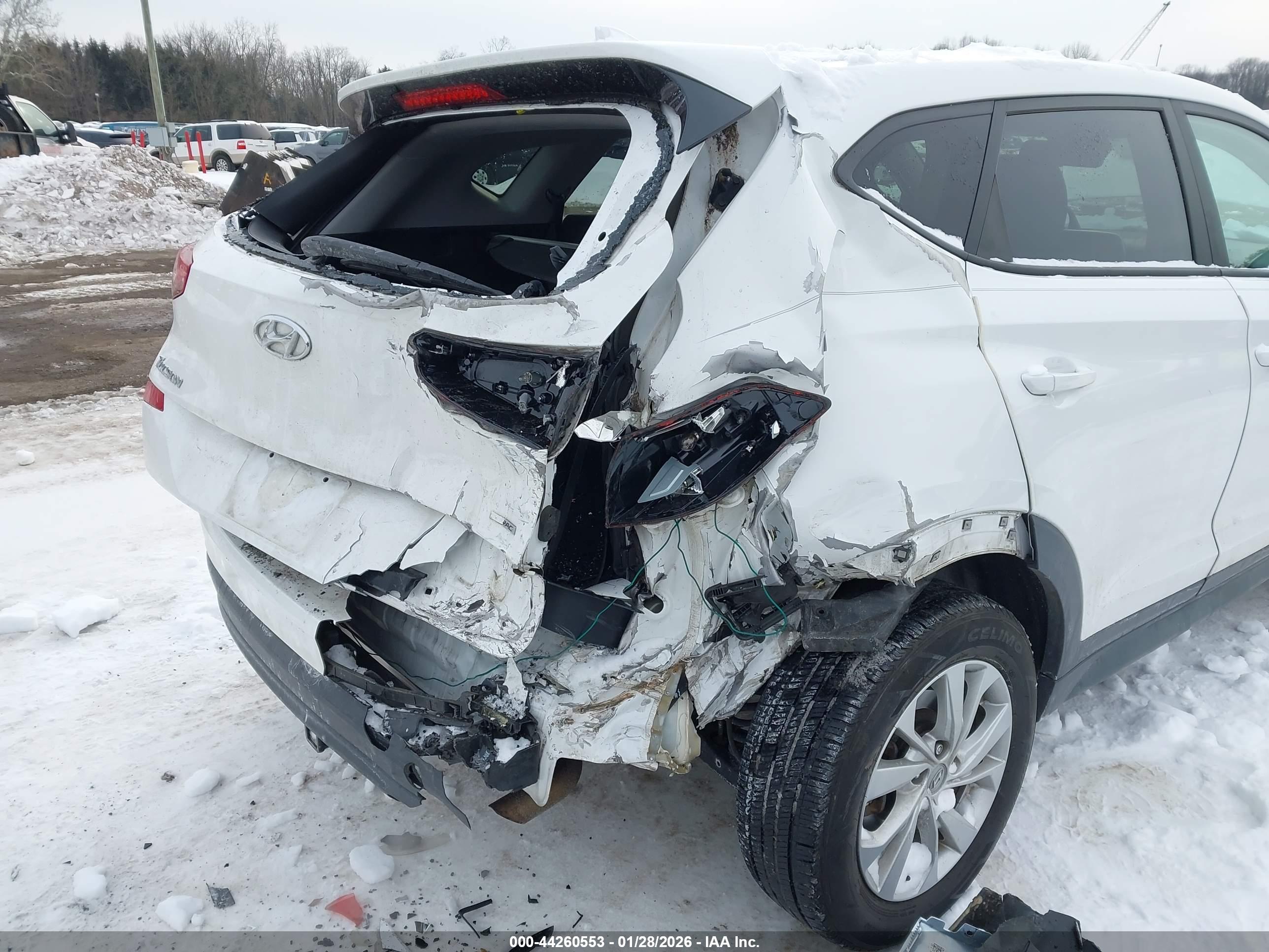 HYUNDAI TUCSON image 6